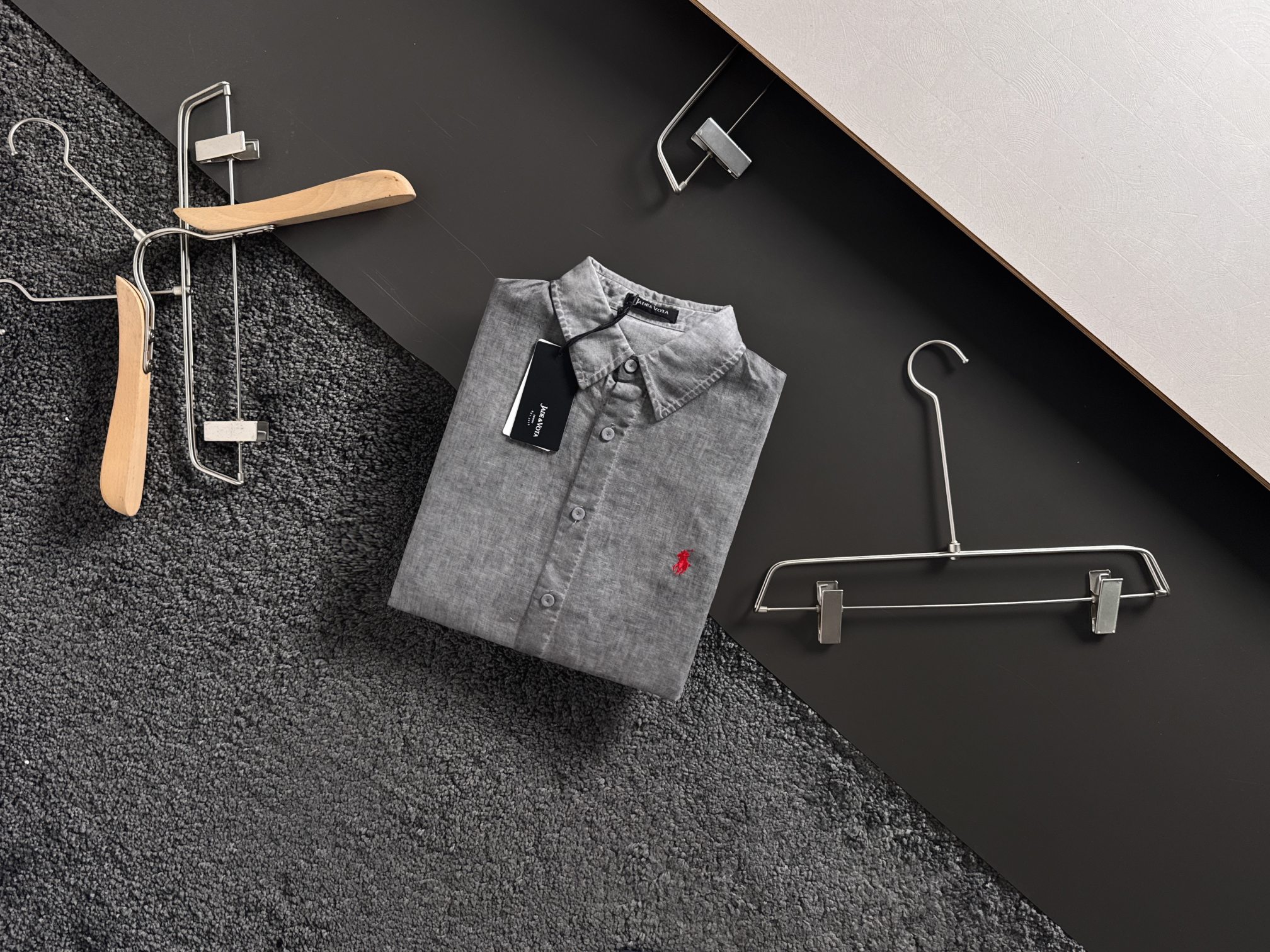 新系列♟️洗水亚麻衬衫面料自带高级感，胸前小标点缀，简约又别致，穿上它，松弛与精致一键拿捏～码数：S-X