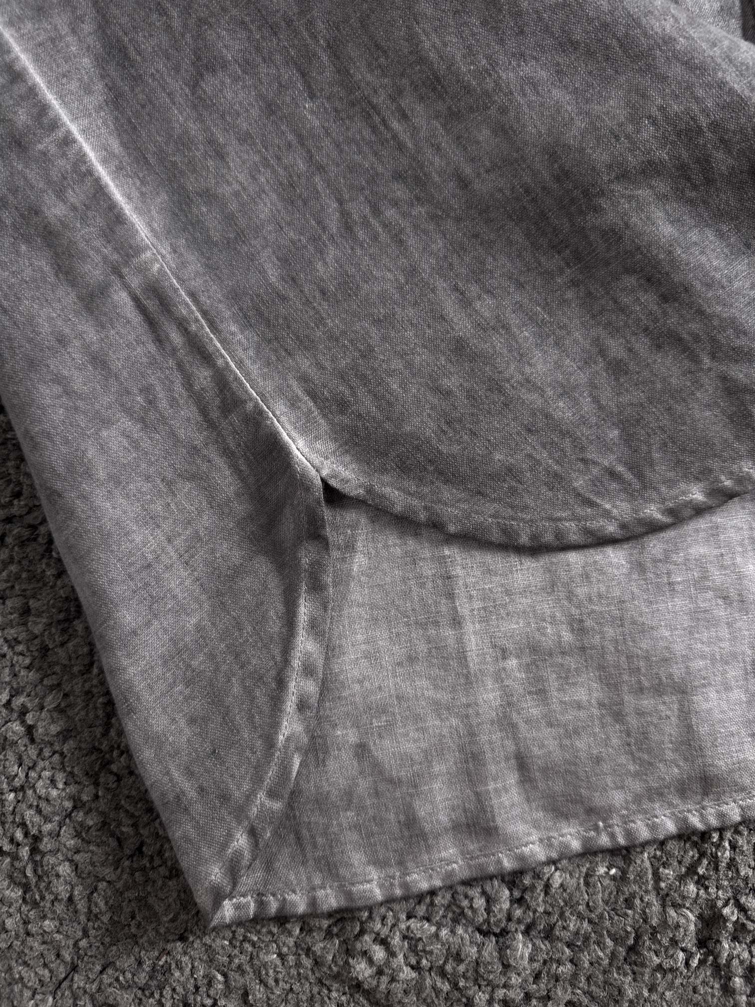 新系列♟️洗水亚麻衬衫面料自带高级感，胸前小标点缀，简约又别致，穿上它，松弛与精致一键拿捏～码数：S-X