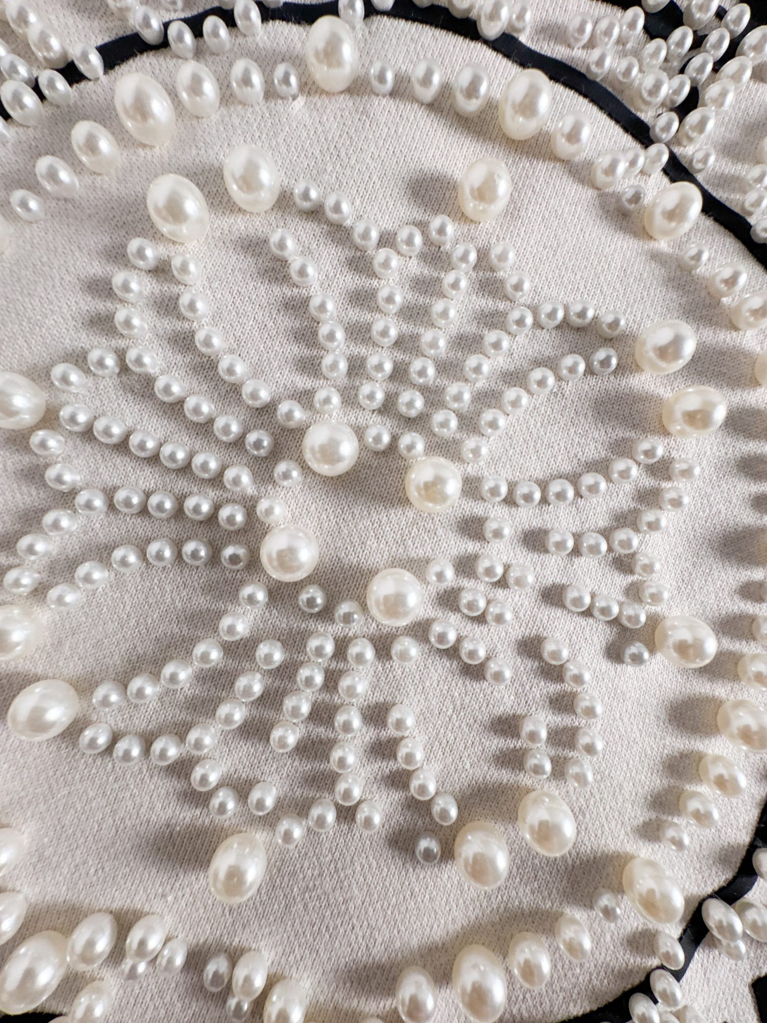 CH 新款连帽重工订珠拉链卫衣～男女同款，正反都无敌漂亮，胸口➕后背订珠图案装饰，再搭配银色金属刻印做旧