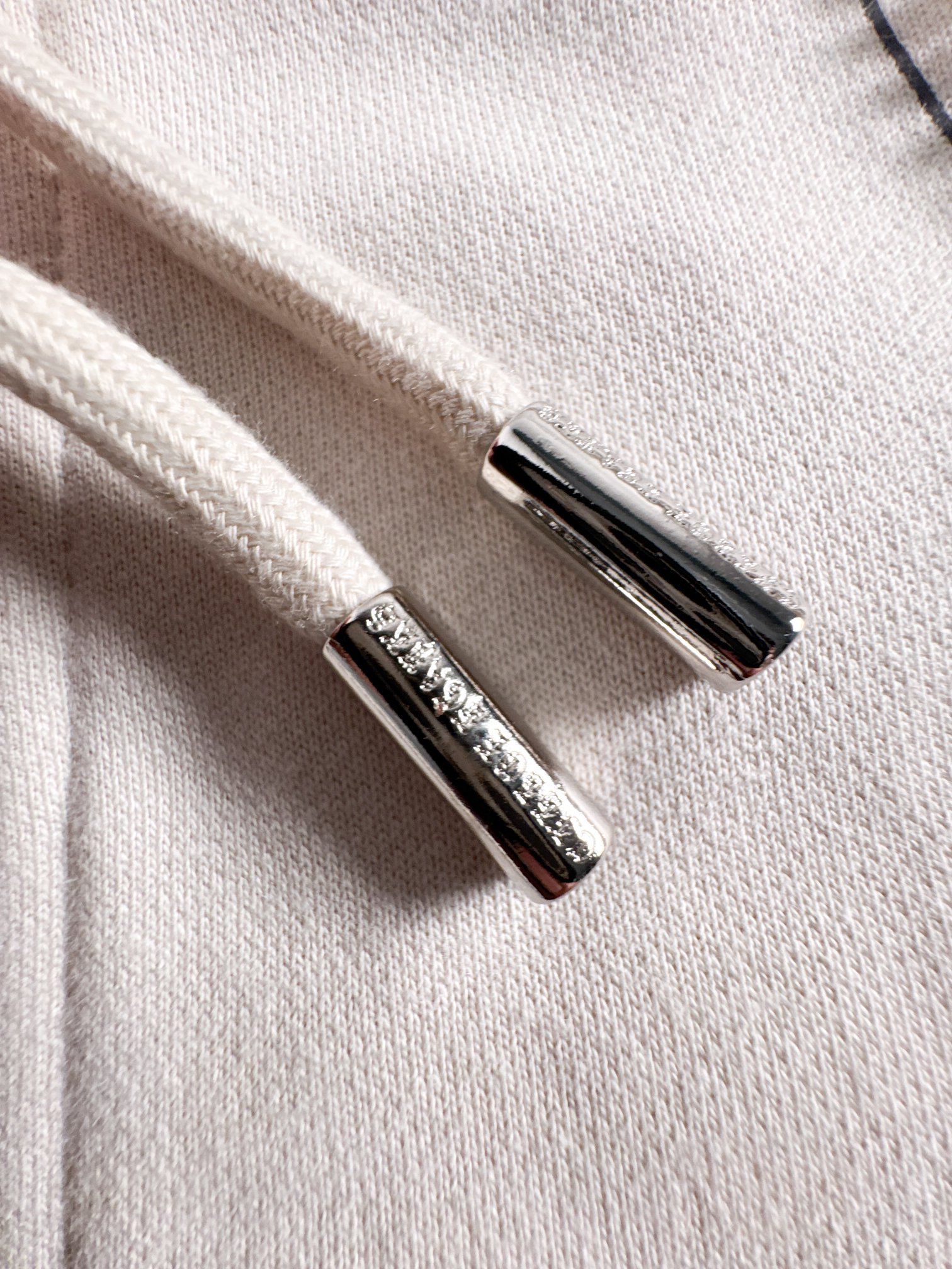 CH 新款连帽重工订珠拉链卫衣～男女同款，正反都无敌漂亮，胸口➕后背订珠图案装饰，再搭配银色金属刻印做旧