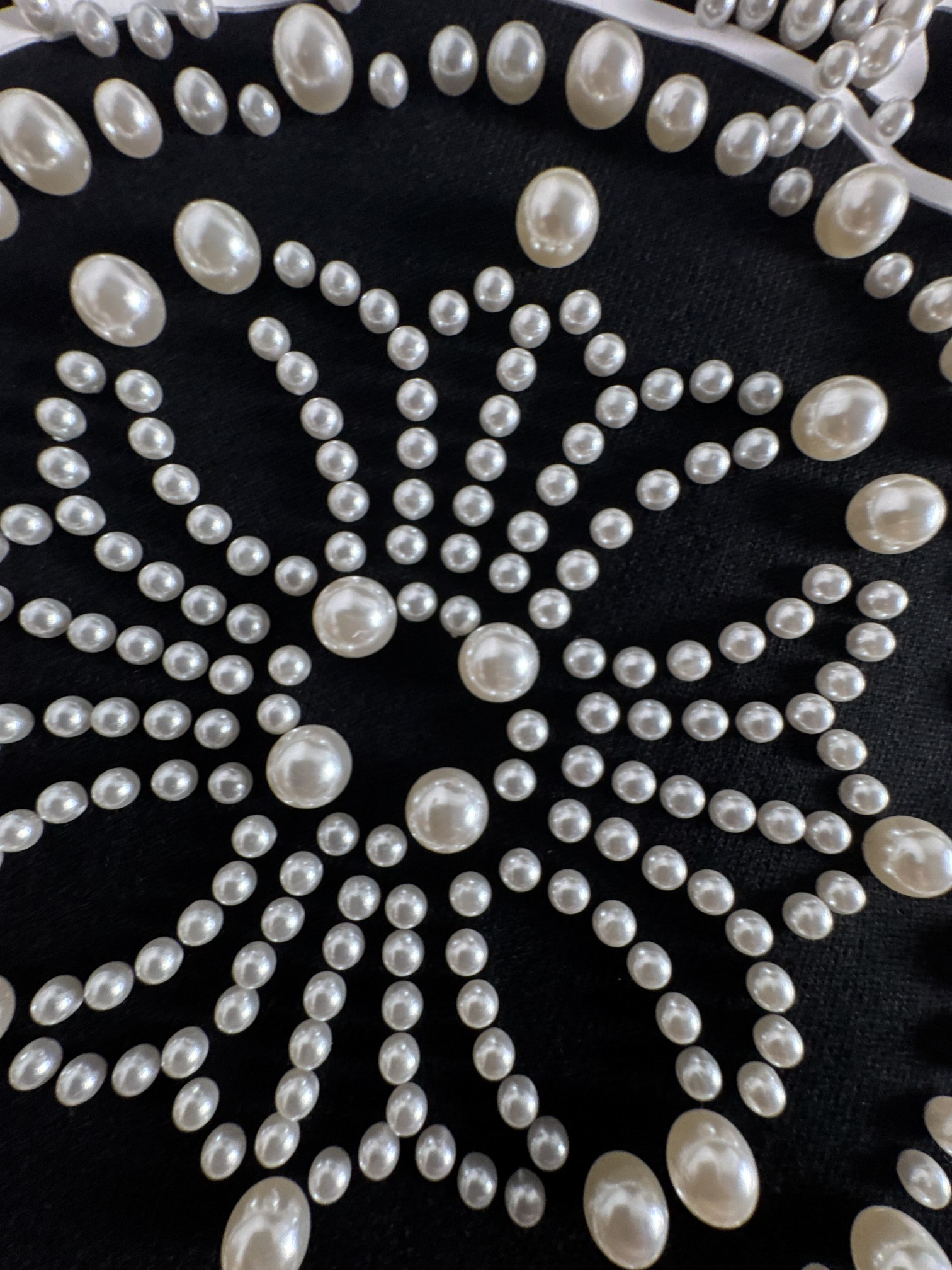 CH 新款连帽重工订珠拉链卫衣～男女同款，正反都无敌漂亮，胸口➕后背订珠图案装饰，再搭配银色金属刻印做旧