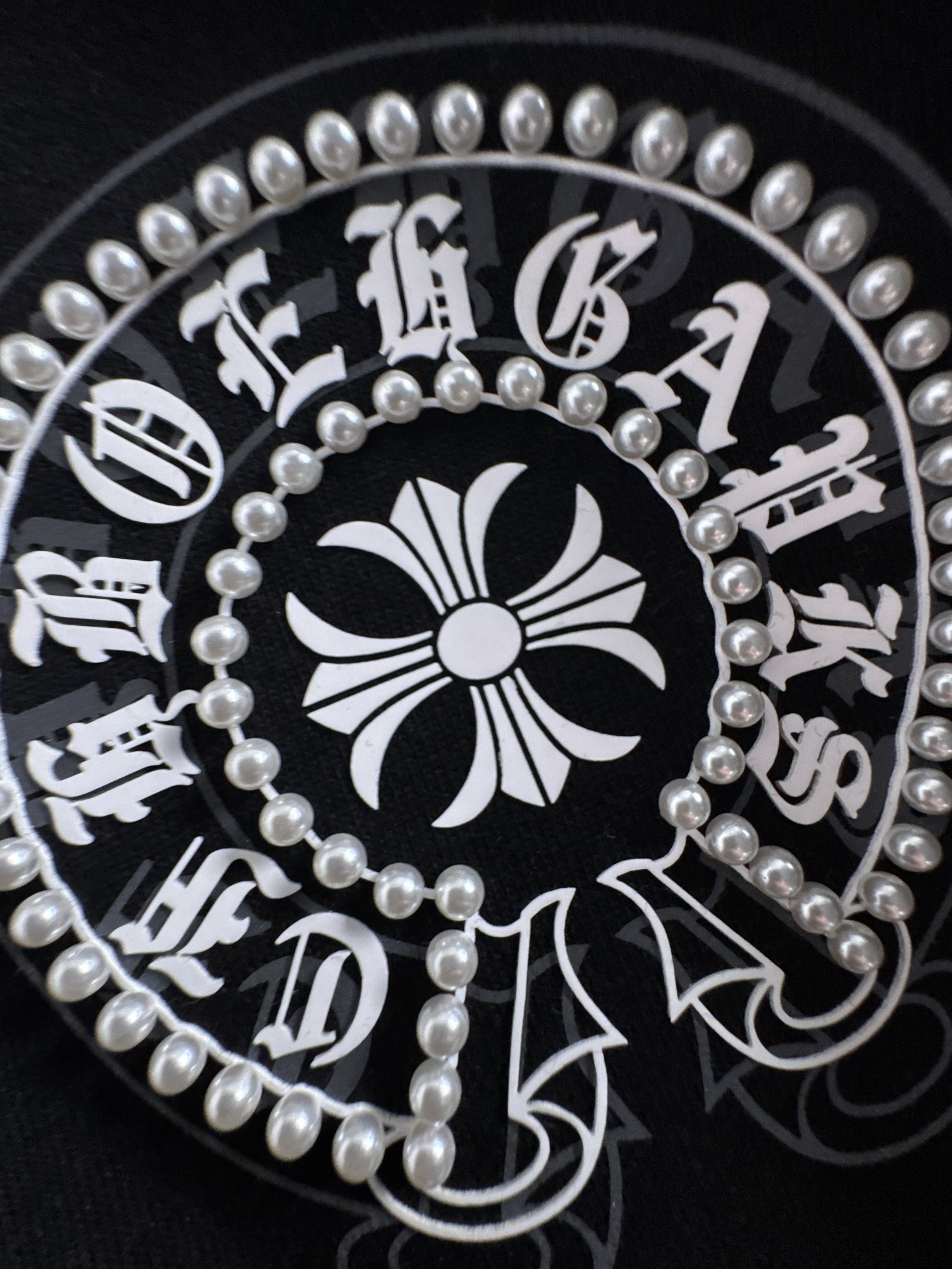 CH 新款连帽重工订珠拉链卫衣～男女同款，正反都无敌漂亮，胸口➕后背订珠图案装饰，再搭配银色金属刻印做旧