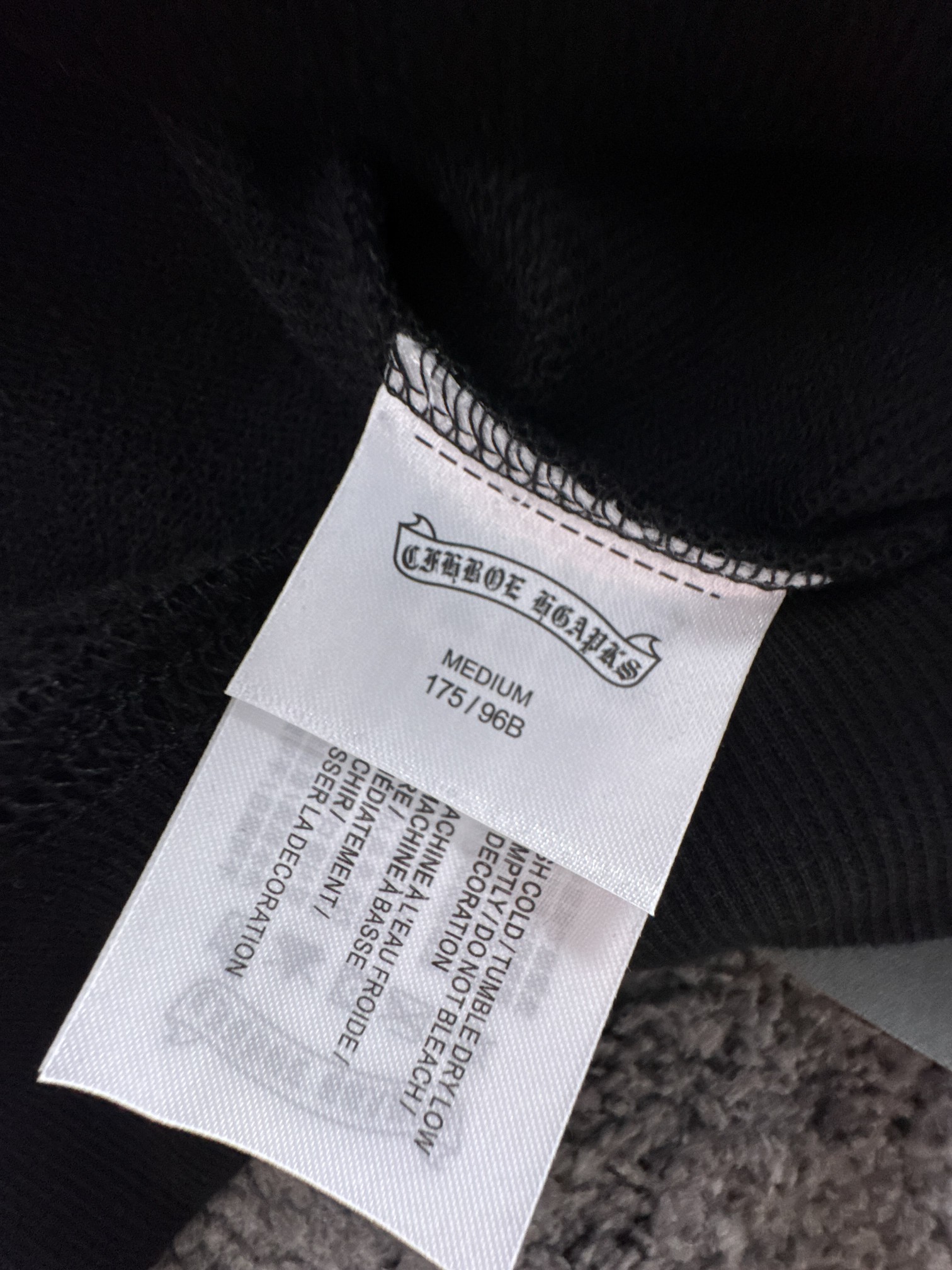 CH 新款连帽重工订珠拉链卫衣～男女同款，正反都无敌漂亮，胸口➕后背订珠图案装饰，再搭配银色金属刻印做旧