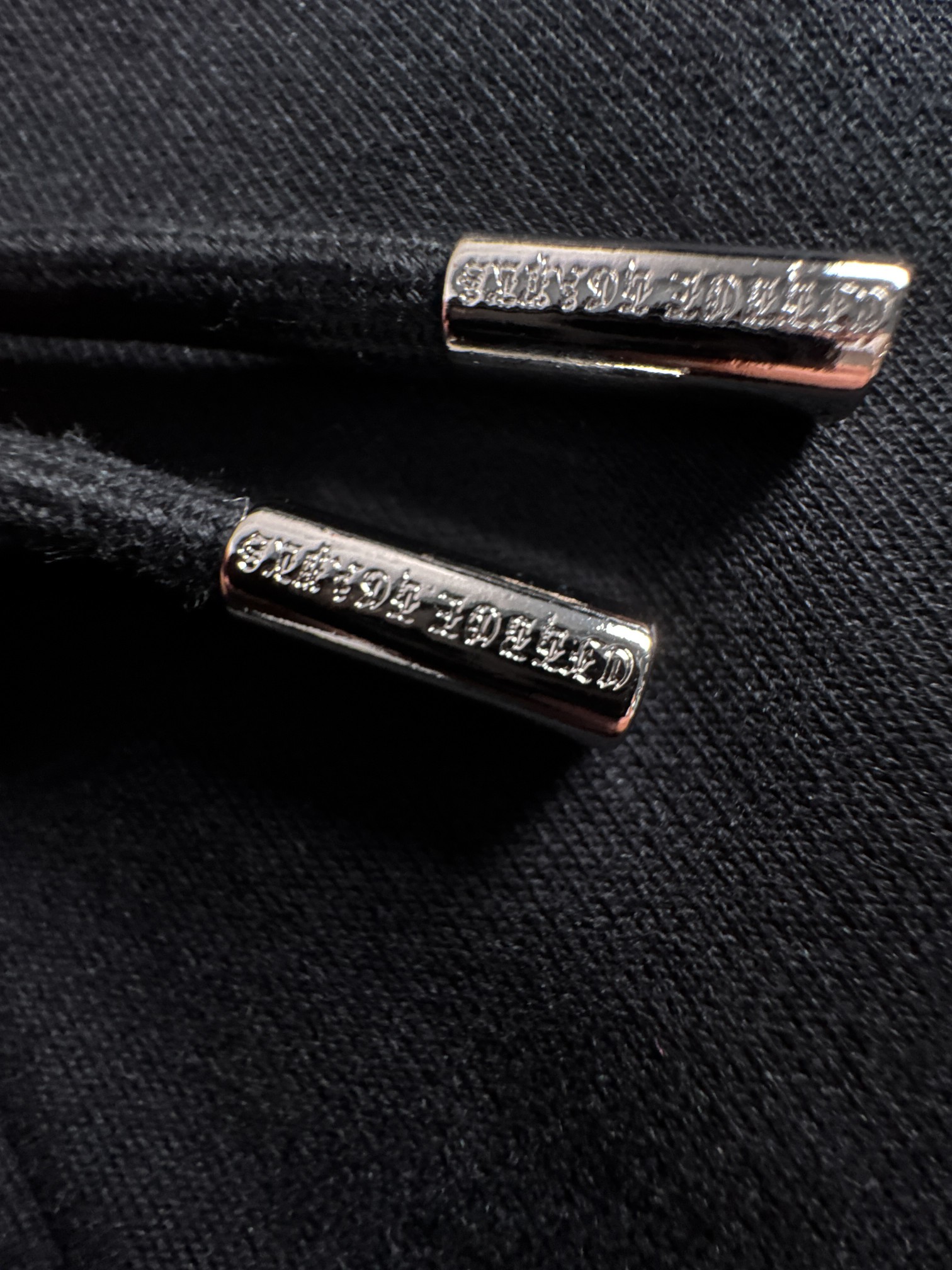 CH 新款连帽重工订珠拉链卫衣～男女同款，正反都无敌漂亮，胸口➕后背订珠图案装饰，再搭配银色金属刻印做旧