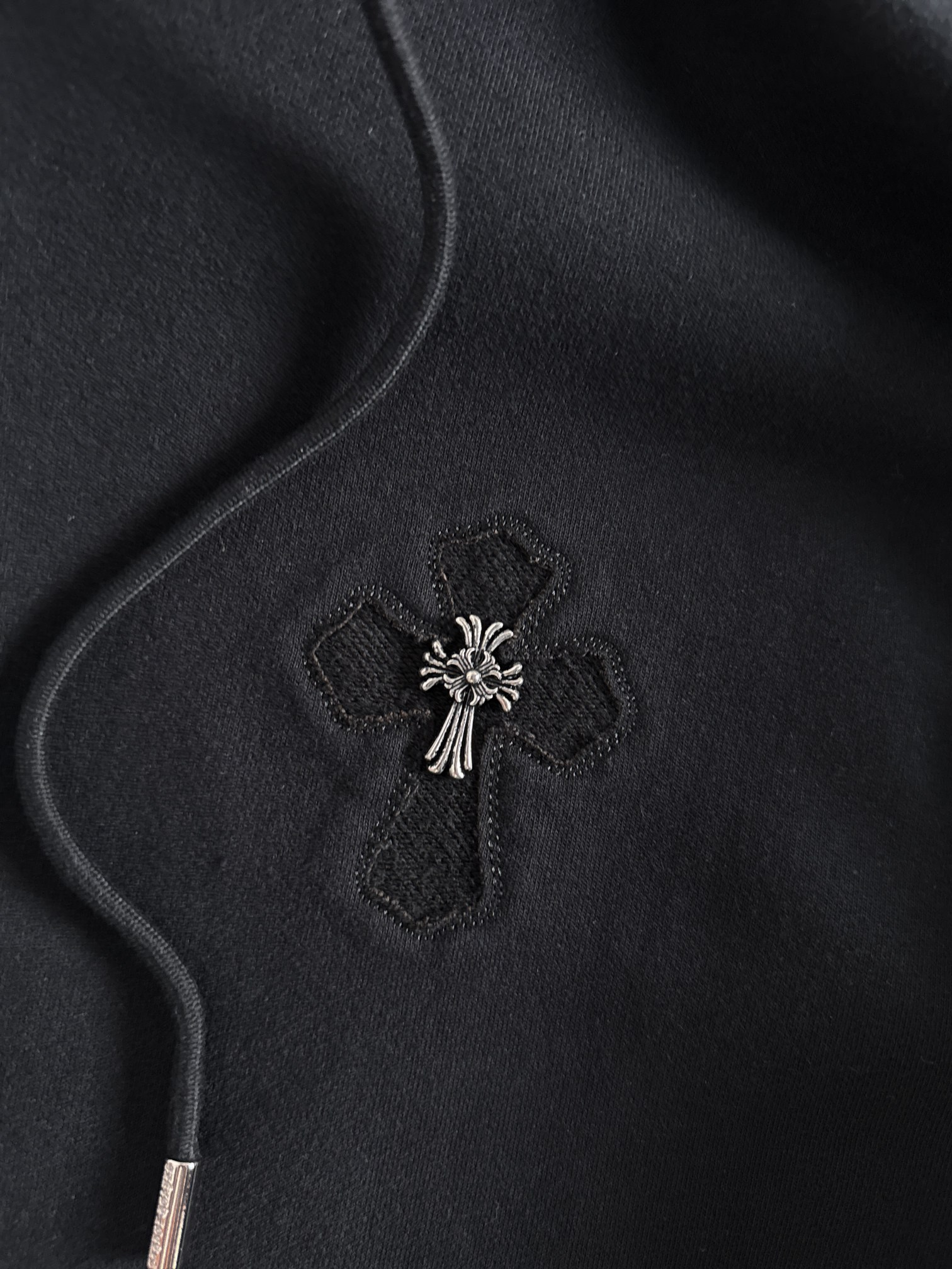 CH 新款连帽重工洗水贴布刺绣拉链卫衣～男女同款，正反都无敌漂亮，胸口➕后背刺绣图案装饰，再搭配银色金属