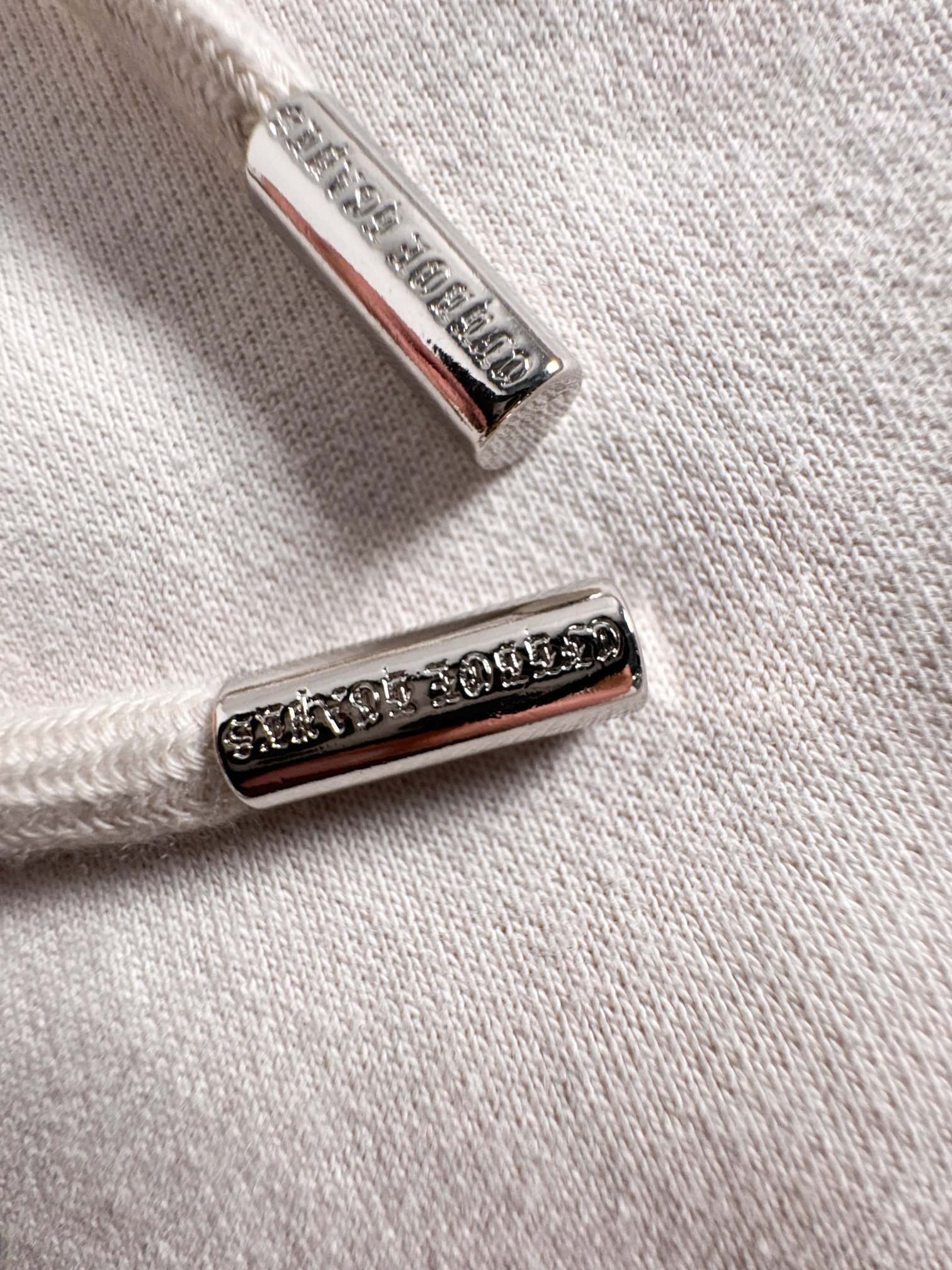 CH 新款连帽重工洗水贴布刺绣拉链卫衣～男女同款，正反都无敌漂亮，胸口➕后背刺绣图案装饰，再搭配银色金属