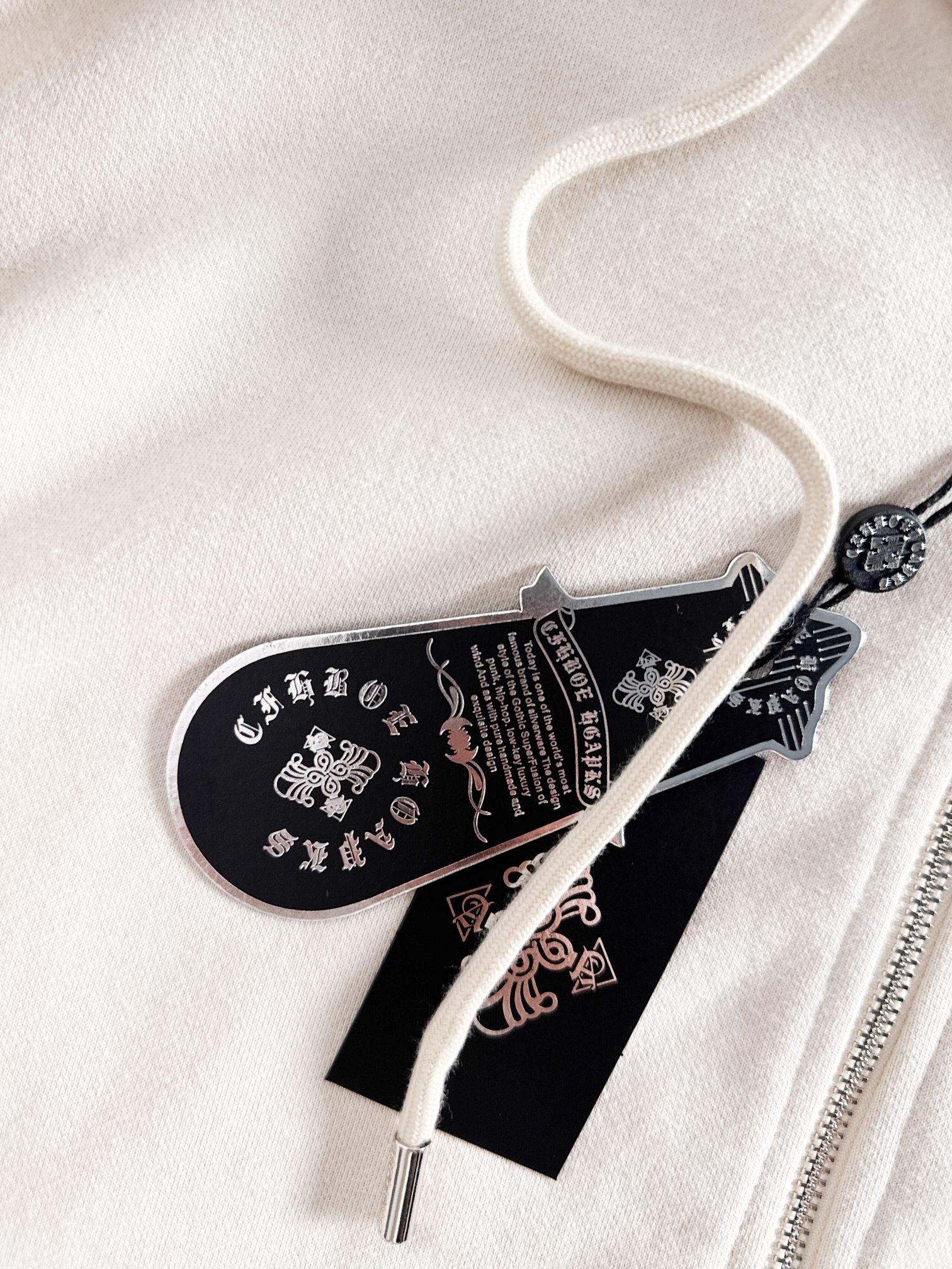 CH 新款连帽重工洗水贴布刺绣拉链卫衣～男女同款，正反都无敌漂亮，胸口➕后背刺绣图案装饰，再搭配银色金属