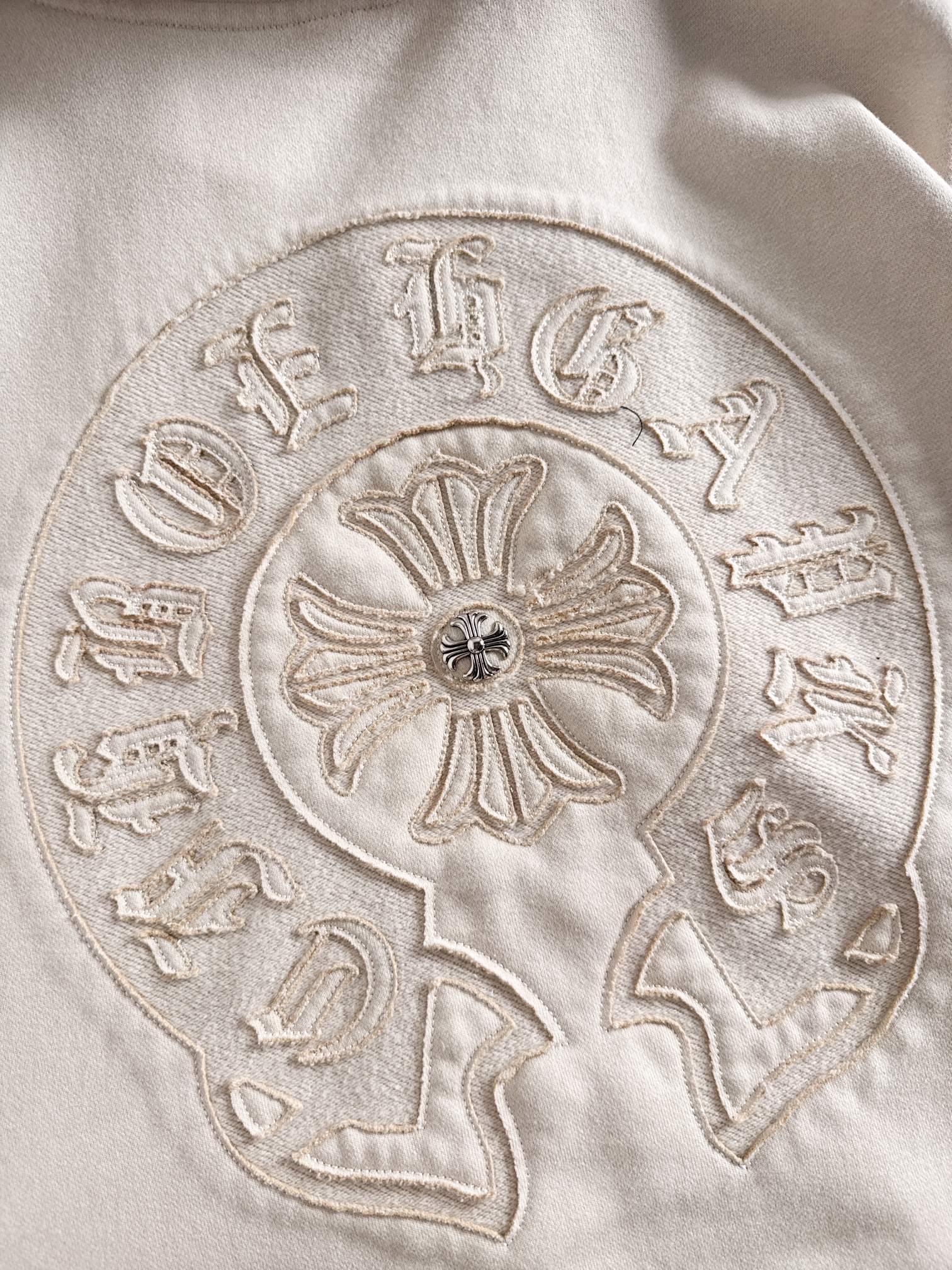 CH 新款连帽重工洗水贴布刺绣拉链卫衣～男女同款，正反都无敌漂亮，胸口➕后背刺绣图案装饰，再搭配银色金属