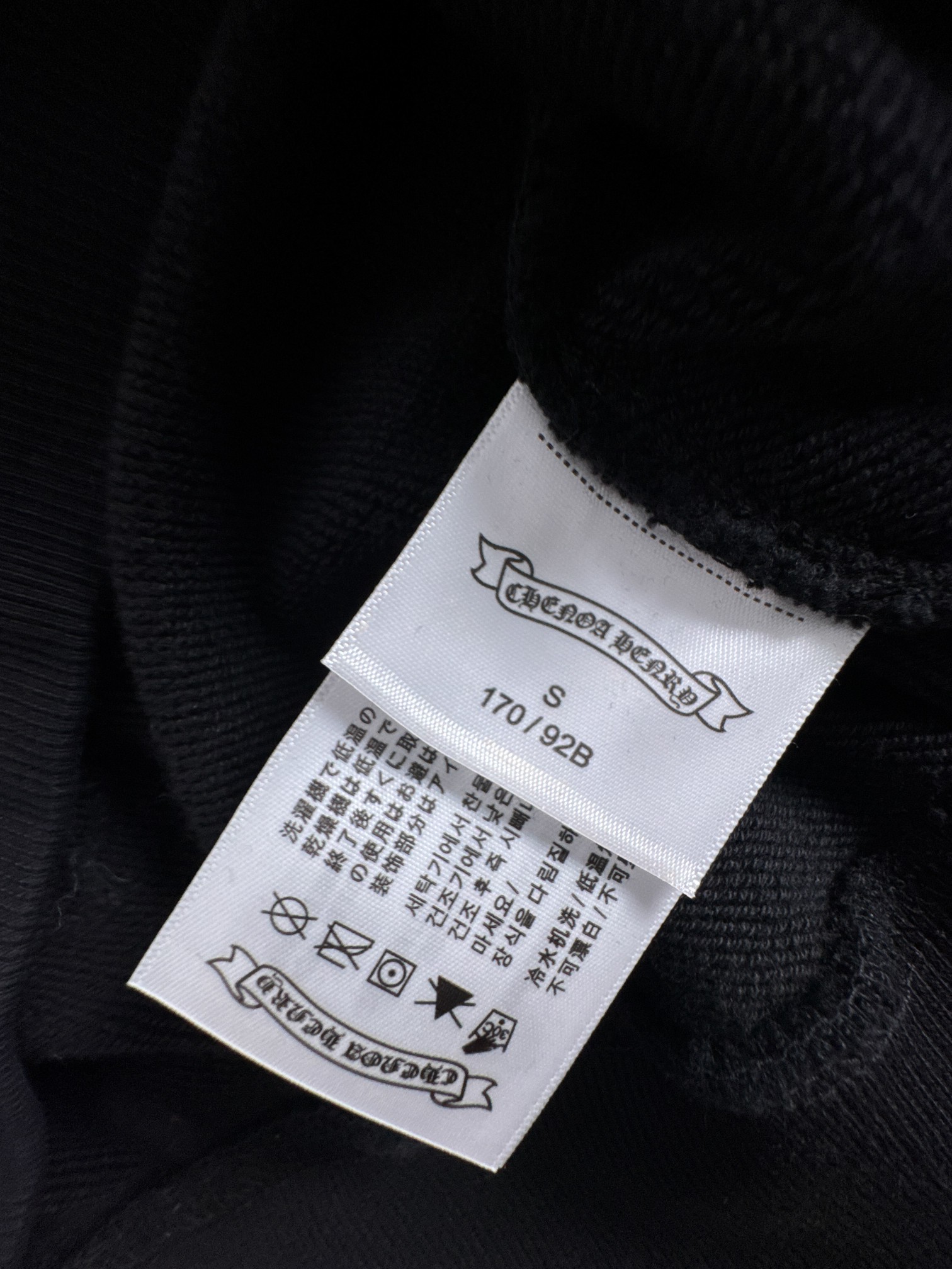 新款重工洗水贴布刺绣卫衣，罗家复古系列基础休闲的版型裁剪工艺，采用100%精密高克重棉，柔软舒适，精细做