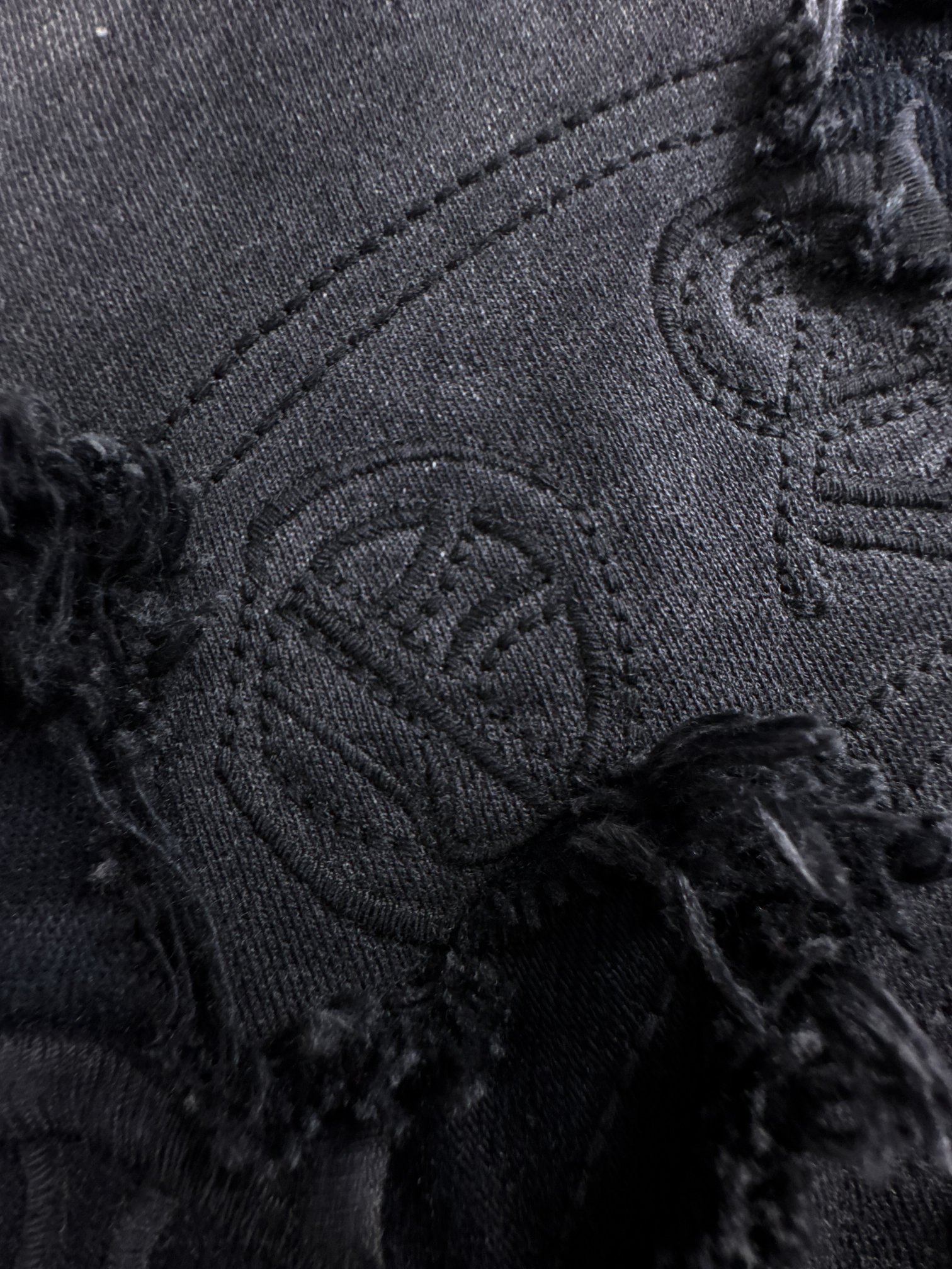 新款重工洗水贴布刺绣卫衣，罗家复古系列基础休闲的版型裁剪工艺，采用100%精密高克重棉，柔软舒适，精细做