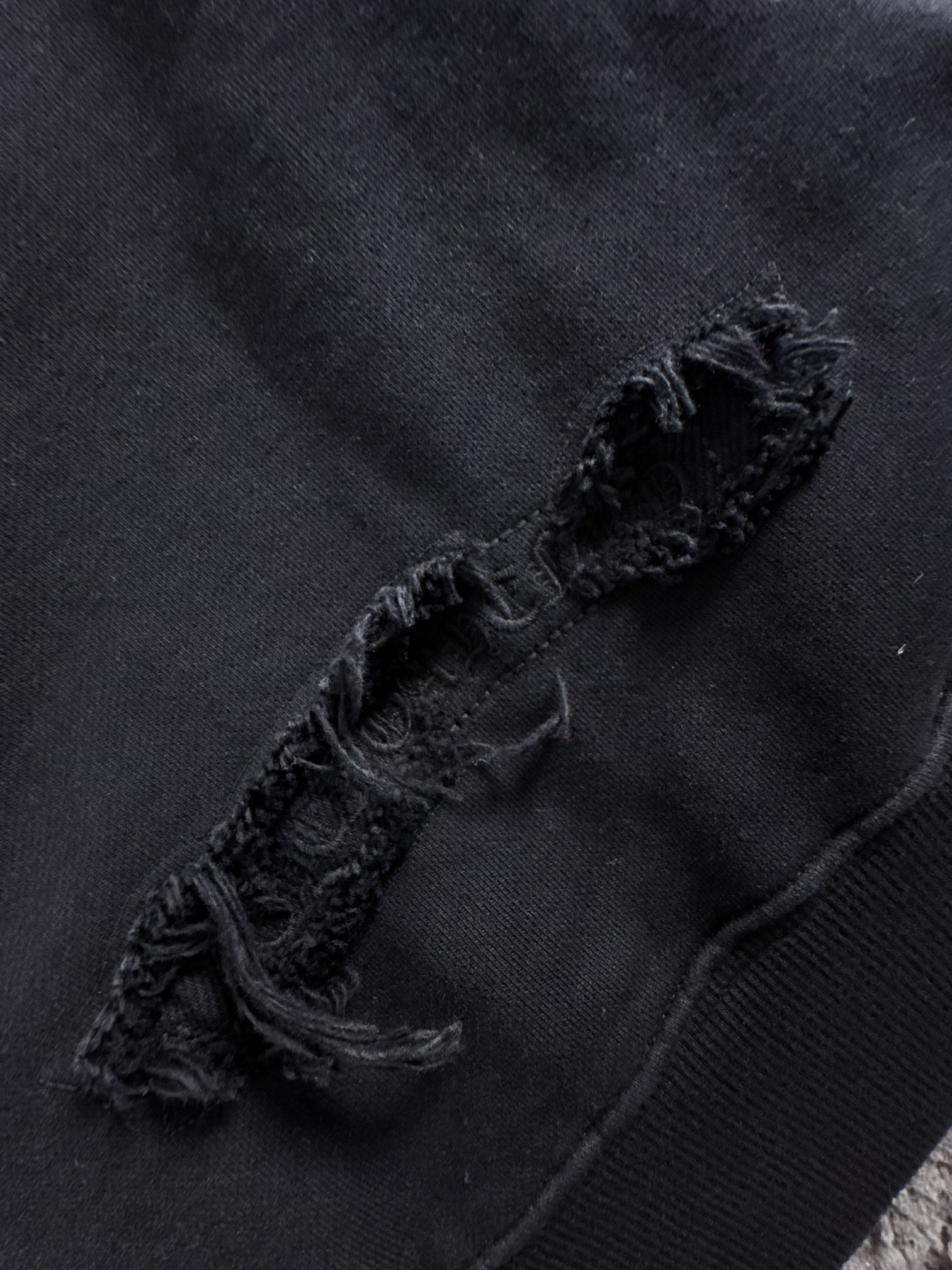 新款重工洗水贴布刺绣卫衣，罗家复古系列基础休闲的版型裁剪工艺，采用100%精密高克重棉，柔软舒适，精细做