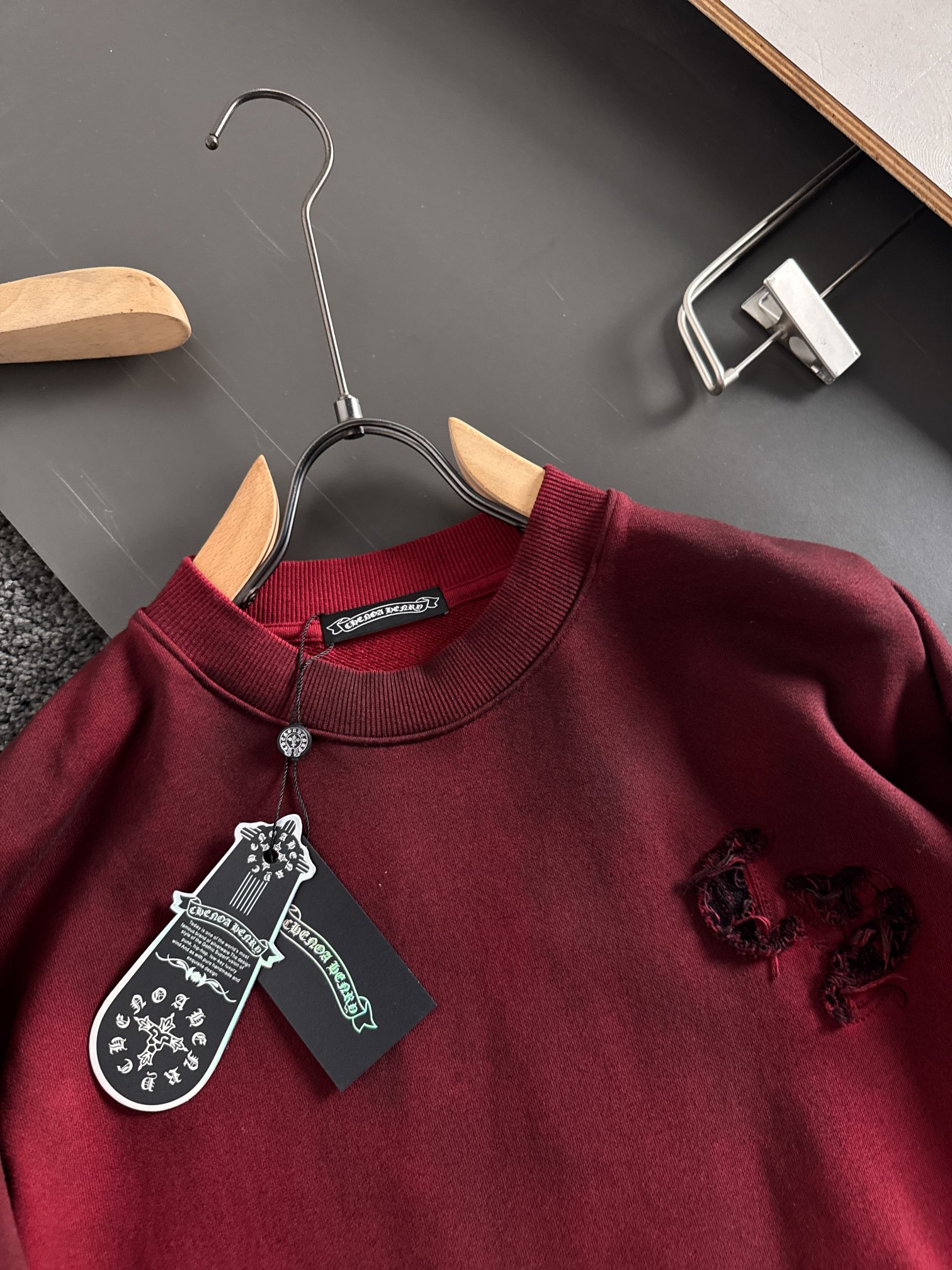 CH 新款重工洗水贴布刺绣卫衣，罗家复古系列基础休闲的版型裁剪工艺，采用100%精密高克重棉，柔软舒适，