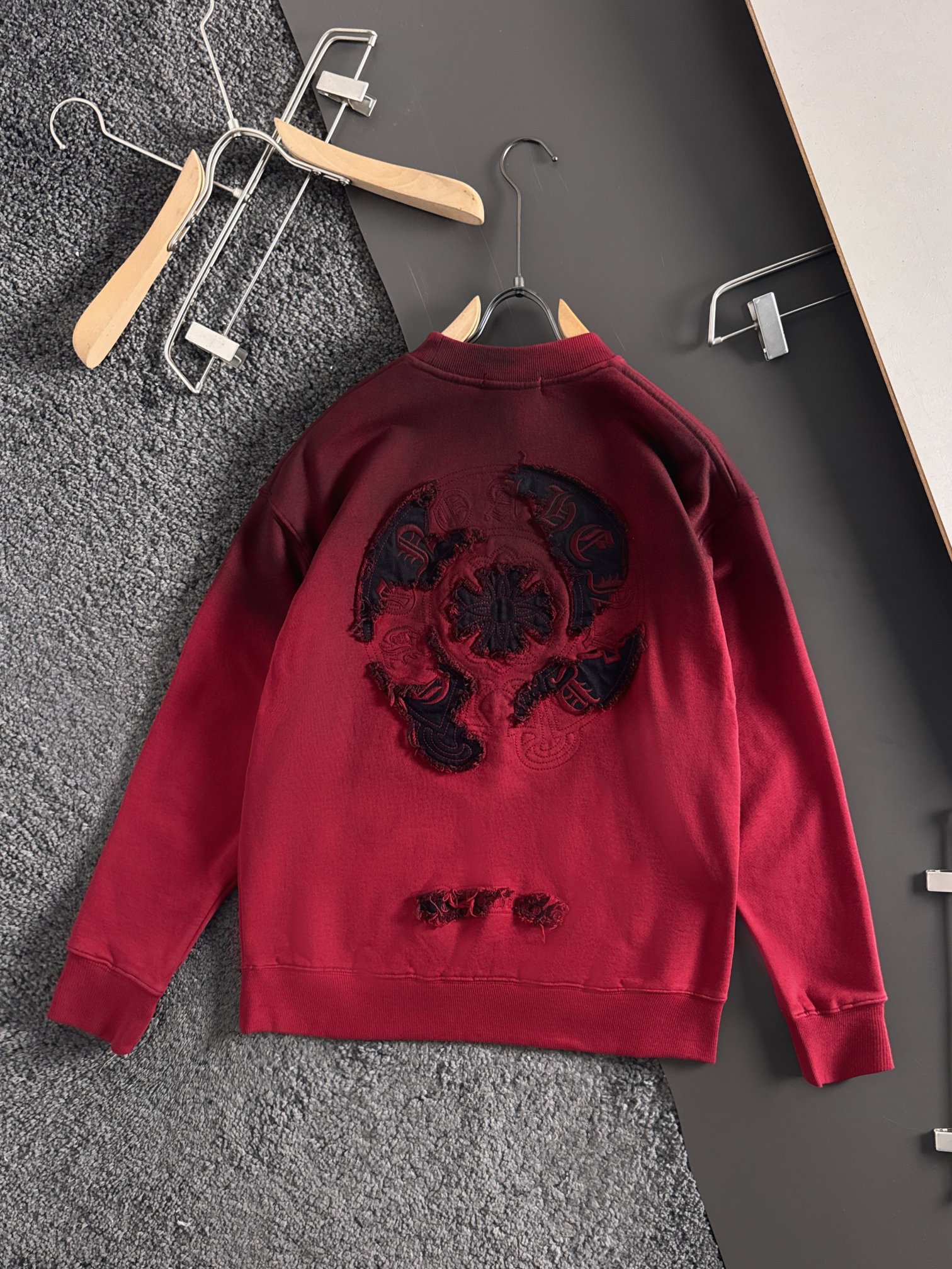 CH 新款重工洗水贴布刺绣卫衣，罗家复古系列基础休闲的版型裁剪工艺，采用100%精密高克重棉，柔软舒适，