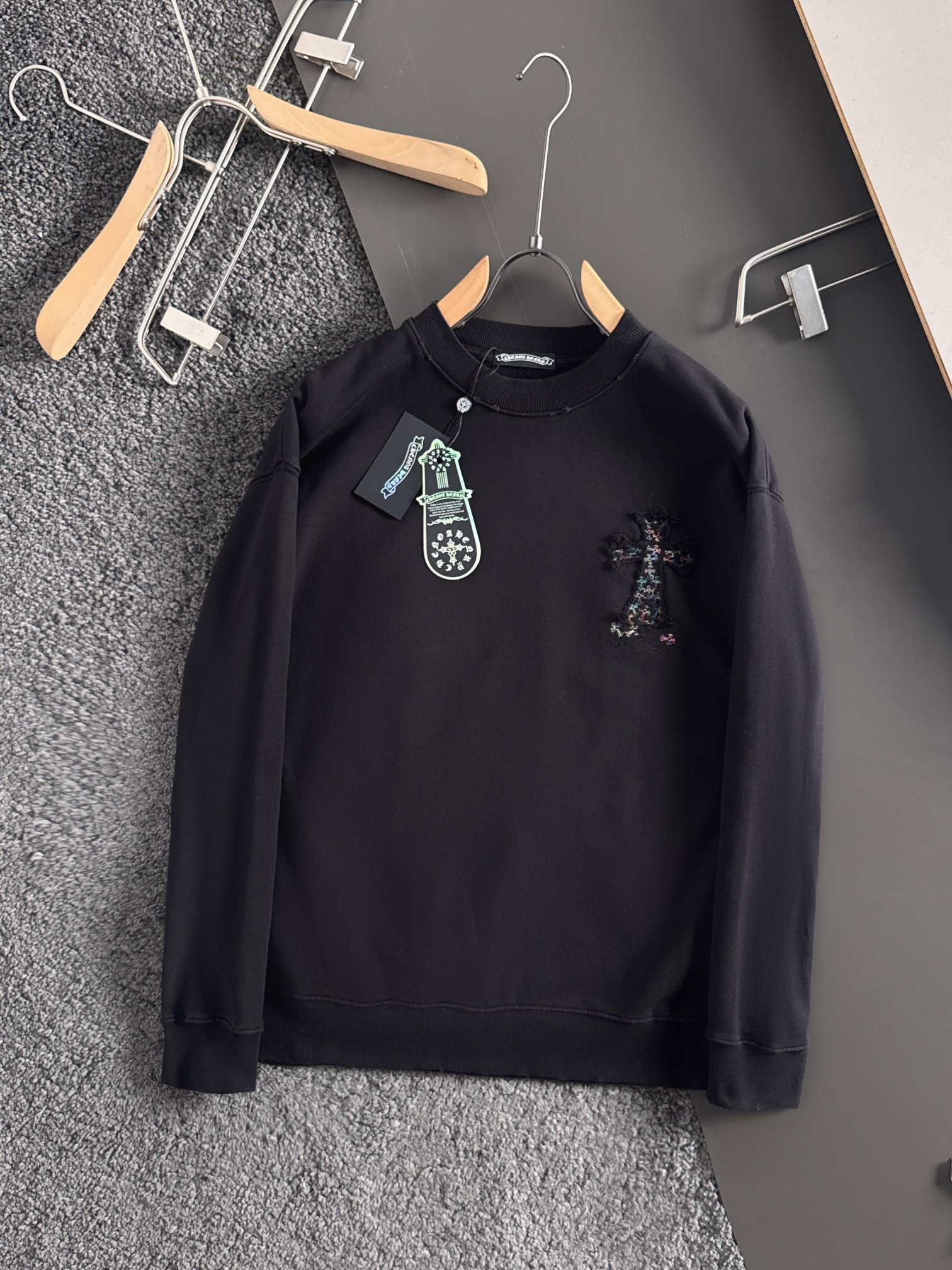 CH 新款重工洗水贴布彩色刺绣卫衣，罗家复古系列基础休闲的版型裁剪工艺，采用100%精密高克重棉，柔软舒