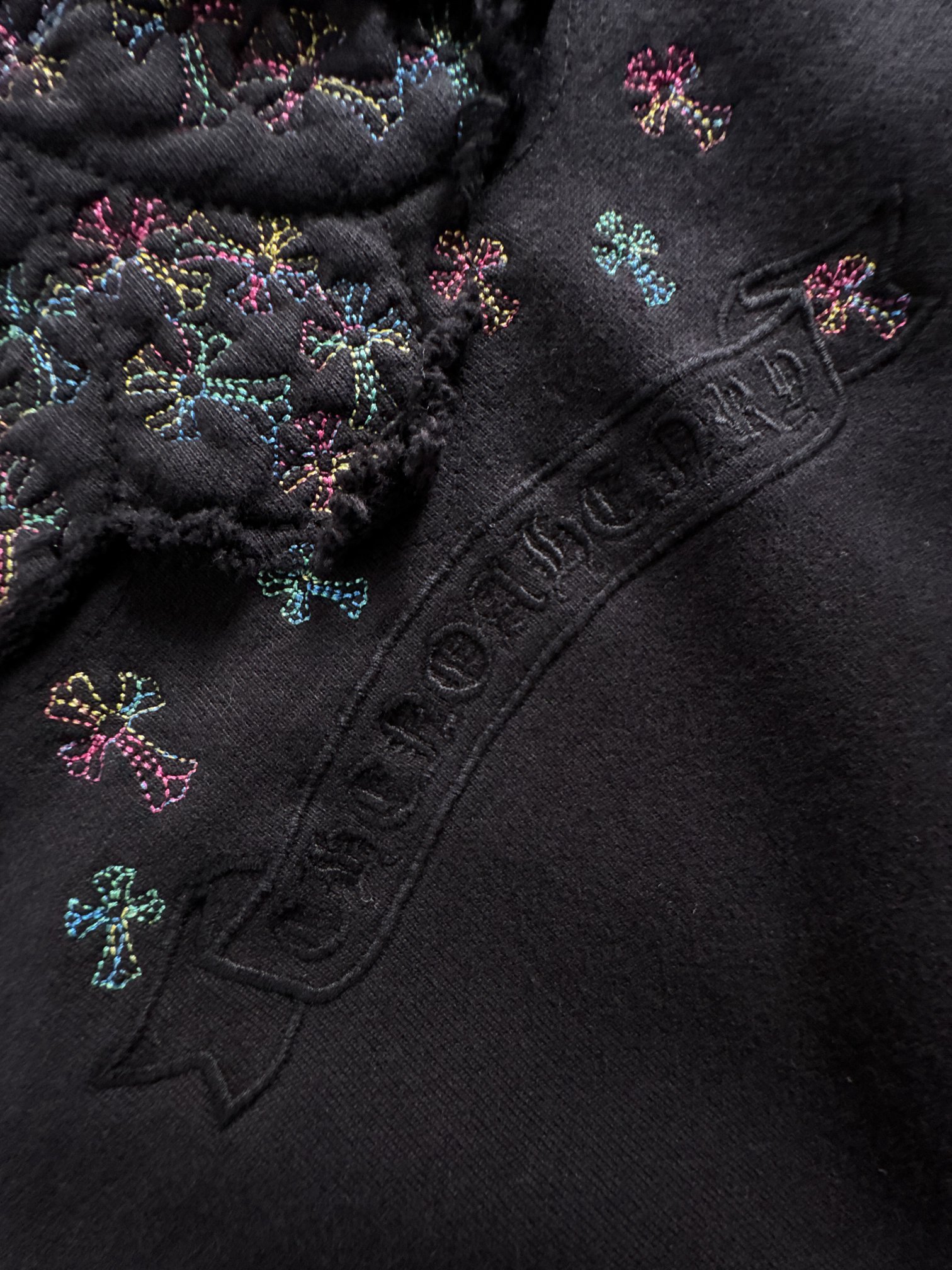 CH 新款重工洗水贴布彩色刺绣卫衣，罗家复古系列基础休闲的版型裁剪工艺，采用100%精密高克重棉，柔软舒