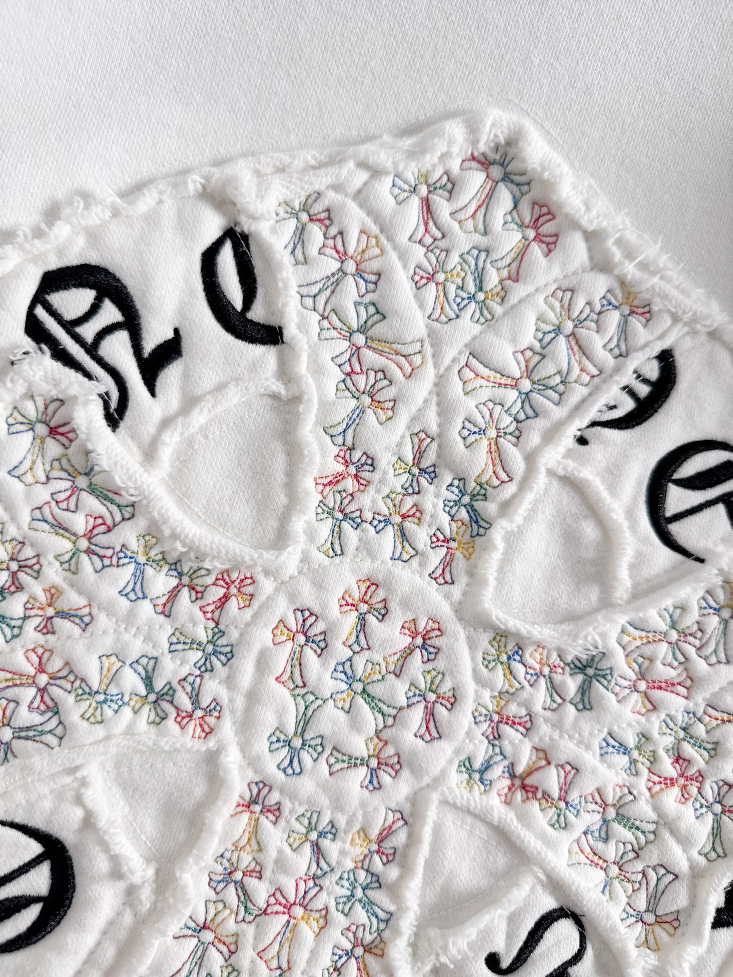 CH 新款重工洗水贴布彩色刺绣卫衣，罗家复古系列基础休闲的版型裁剪工艺，采用100%精密高克重棉，柔软舒