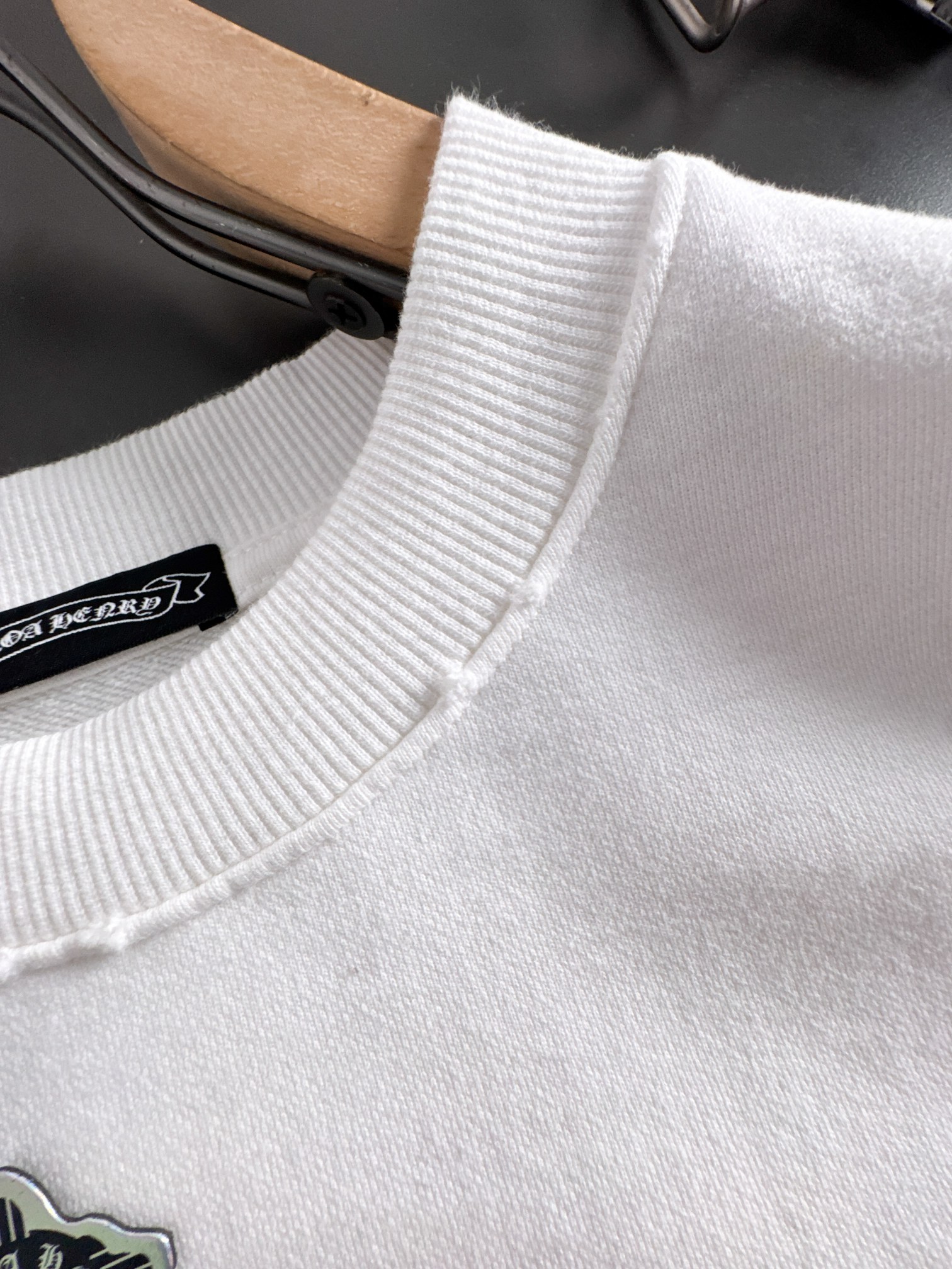 CH 新款重工洗水贴布彩色刺绣卫衣，罗家复古系列基础休闲的版型裁剪工艺，采用100%精密高克重棉，柔软舒