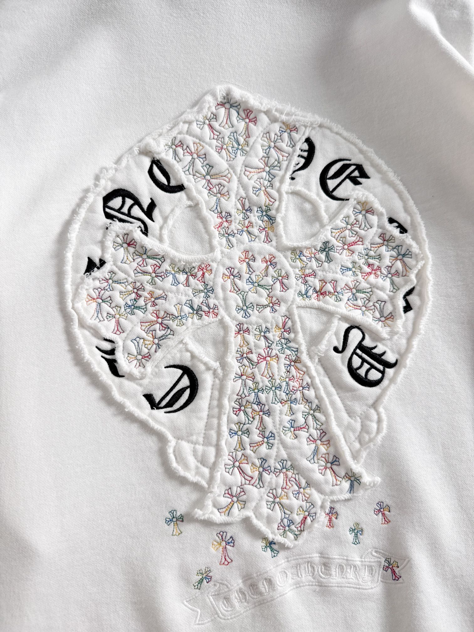 CH 新款重工洗水贴布彩色刺绣卫衣，罗家复古系列基础休闲的版型裁剪工艺，采用100%精密高克重棉，柔软舒