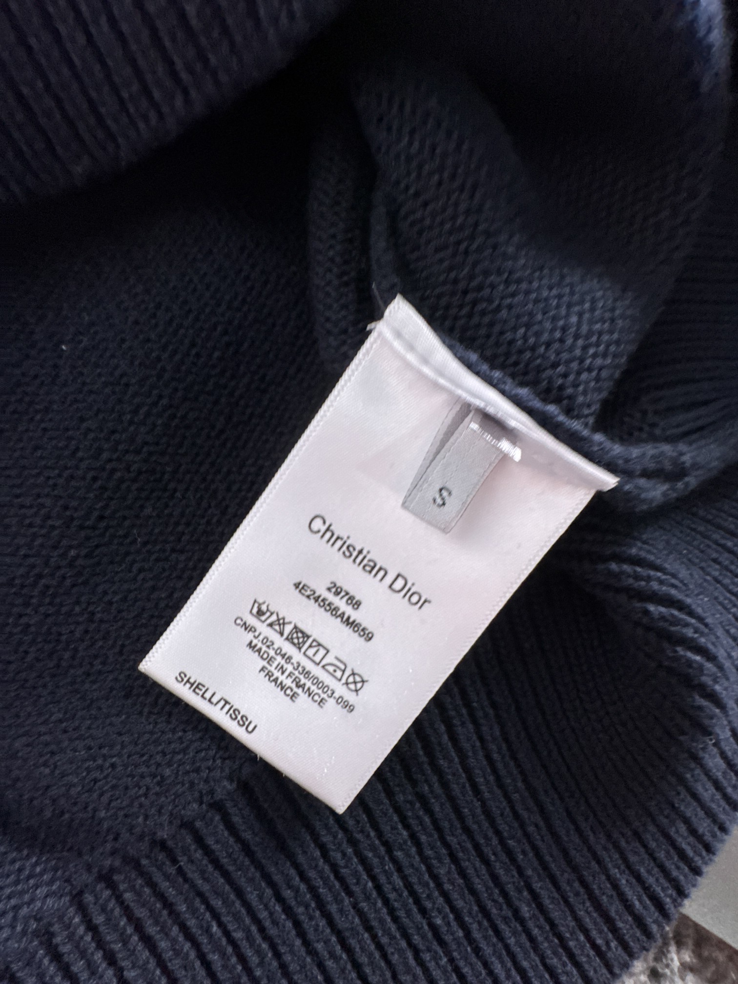 Dio*新款针织毛线圆领衫，经典刺绣字母标识，逼格感直接拉满！别具一格的腔调感，高级不落俗，别致的时髦，