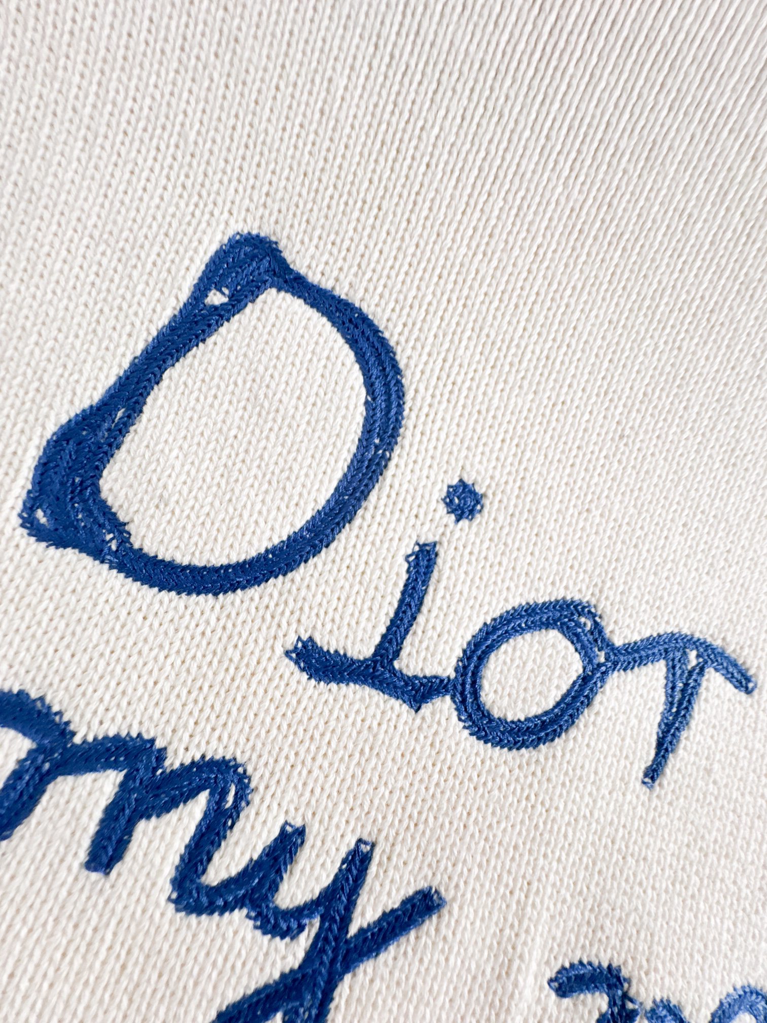 Dio*新款针织毛线圆通衫，经典刺绣字母标识，逼格感直接拉满！别具一格的腔调感，高级不落俗，别致的时髦，