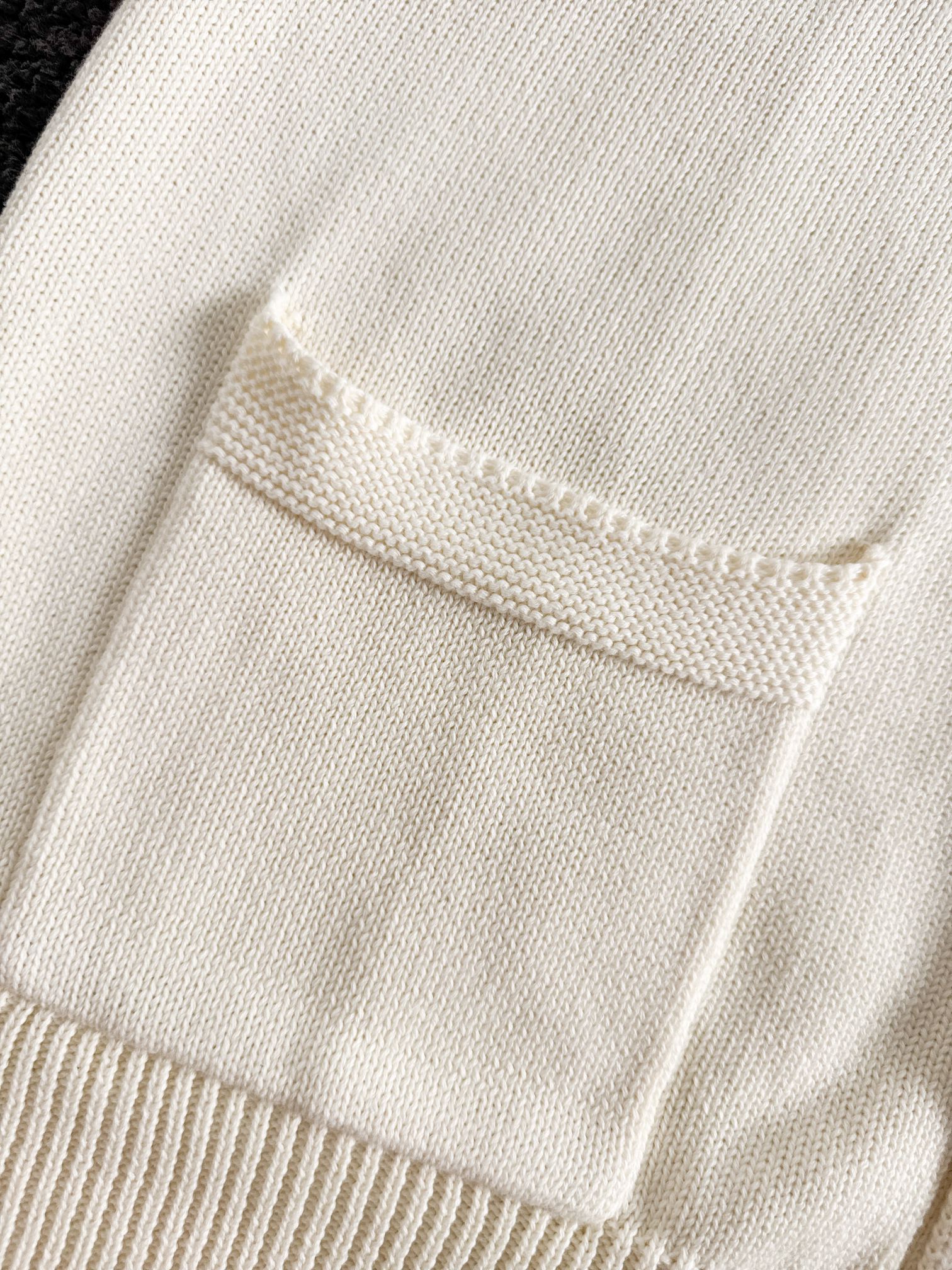 Dio*新款针织毛线衣开衫，经典刺绣字母标识，逼格感直接拉满！别具一格的腔调感，高级不落俗，别致的时髦，