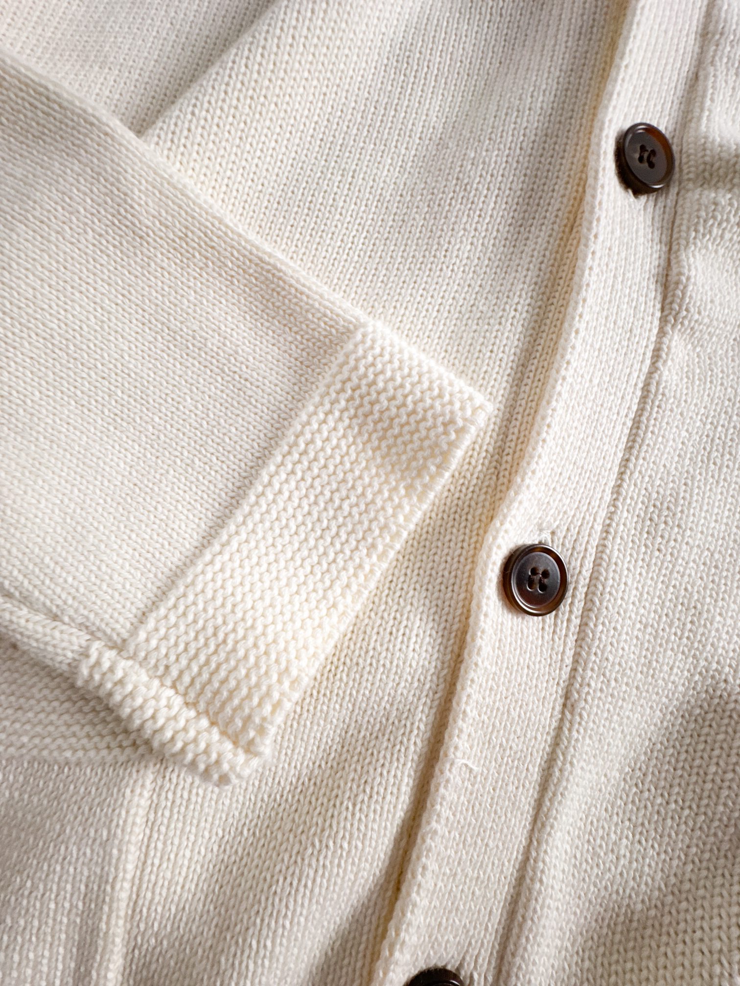 Dio*新款针织毛线衣开衫，经典刺绣字母标识，逼格感直接拉满！别具一格的腔调感，高级不落俗，别致的时髦，