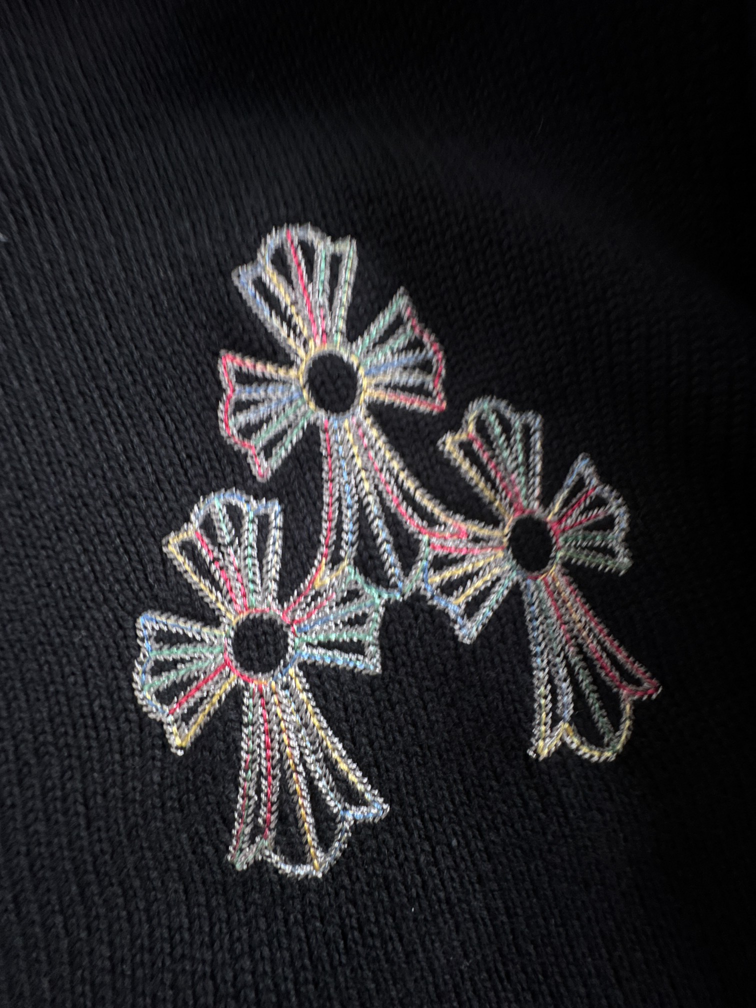 新款毛线针织衫，采用彩色线重工刺绣，穿上出门回头率百分百！充满品牌辨识度的经典元素加持，瞬问提升整体的档