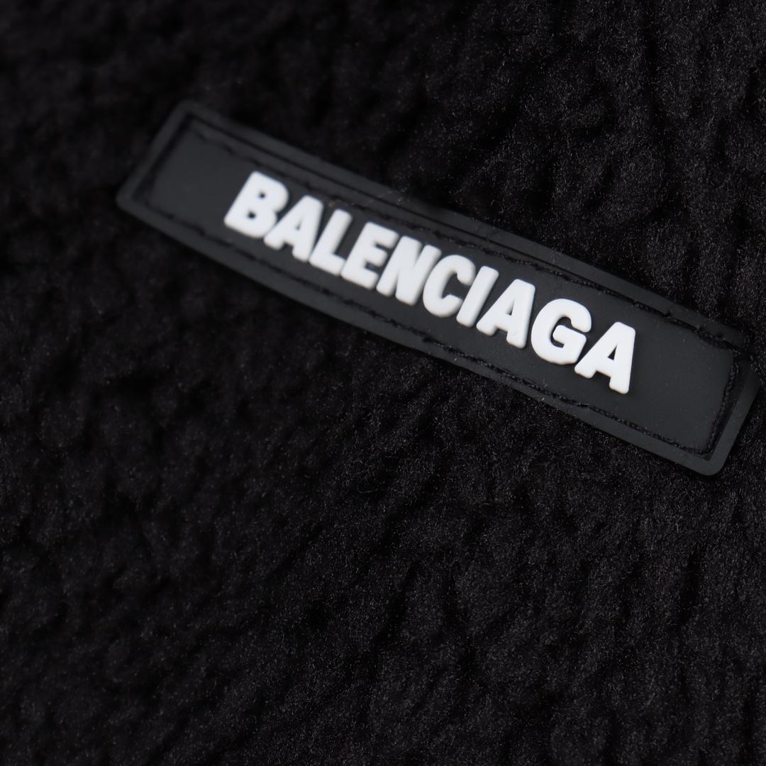 Balenciaga/巴黎世家 BLCG 24FW 硅胶袖标羊羔毛连帽棉服外套