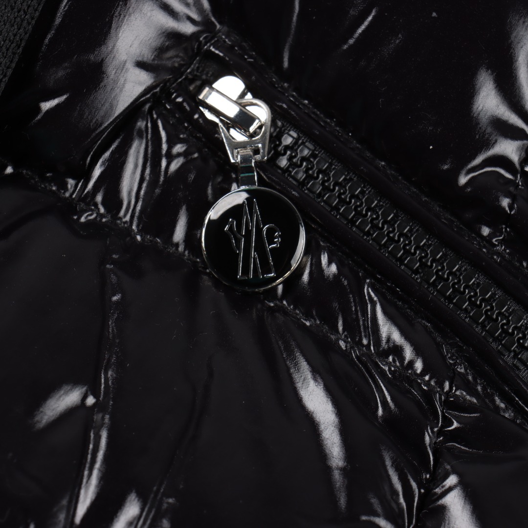 Moncler 蒙口2024早秋新品 Barante女士短款连帽羽绒收腰外套 樱花粉 奶油白 酷炫黑