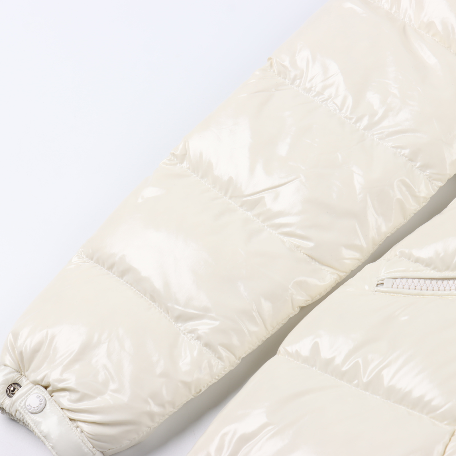 Moncler 蒙口2024早秋新品 Barante女士短款连帽羽绒收腰外套