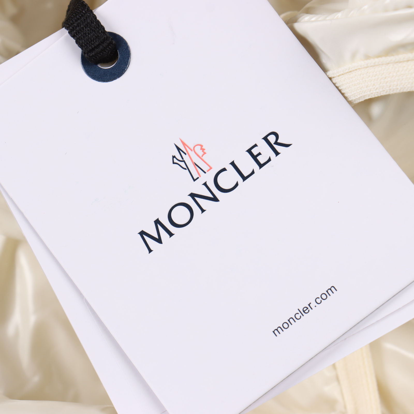 Moncler 蒙口2024早秋新品 Barante女士短款连帽羽绒收腰外套