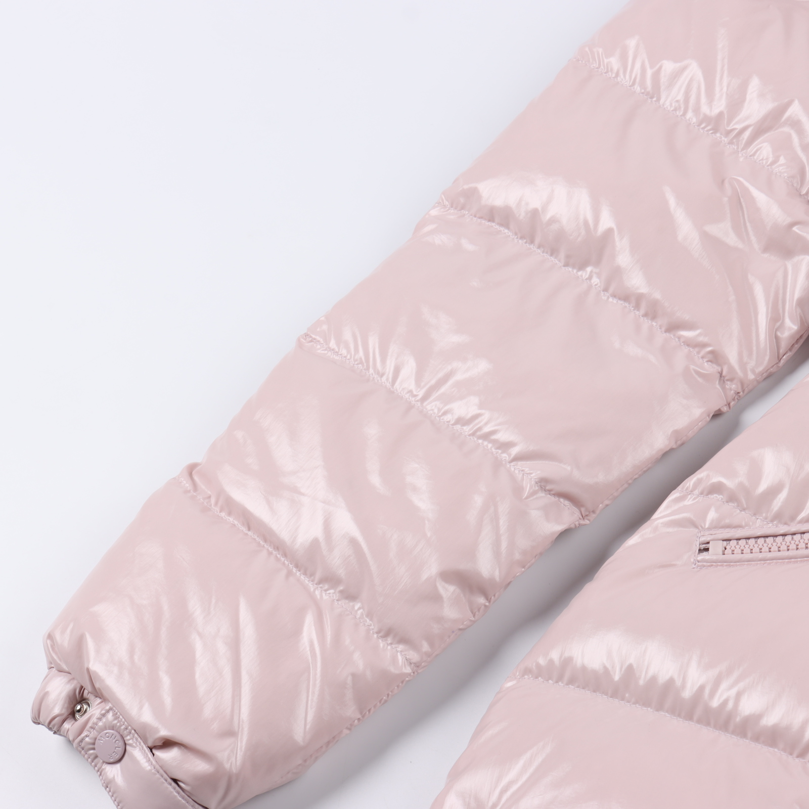 Moncler 蒙口2024早秋新品 Barante女士短款连帽羽绒收腰外套 Moncler 蒙口2024早秋新品 Barante女士短款连帽羽绒收腰外套