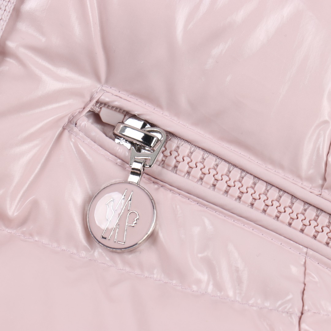 Moncler 蒙口2024早秋新品 Barante女士短款连帽羽绒收腰外套 Moncler 蒙口2024早秋新品 Barante女士短款连帽羽绒收腰外套