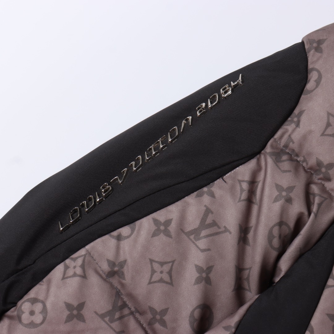 Louis Vuitton路易威登 限定款老花温感连帽羽绒服