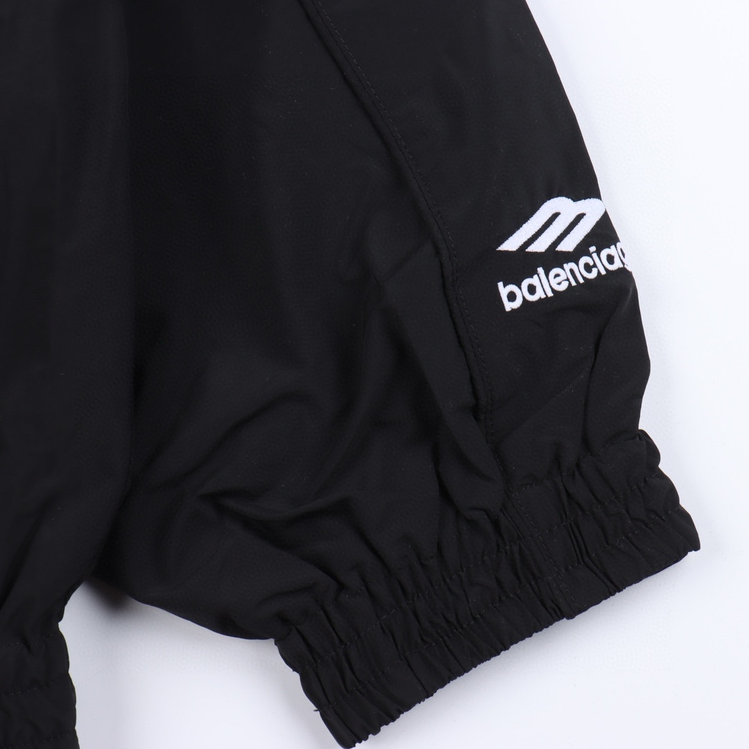 Balenciaga/巴黎世家 BLCG 24SS 76曼联刺绣嵌条冲锋衣夹克