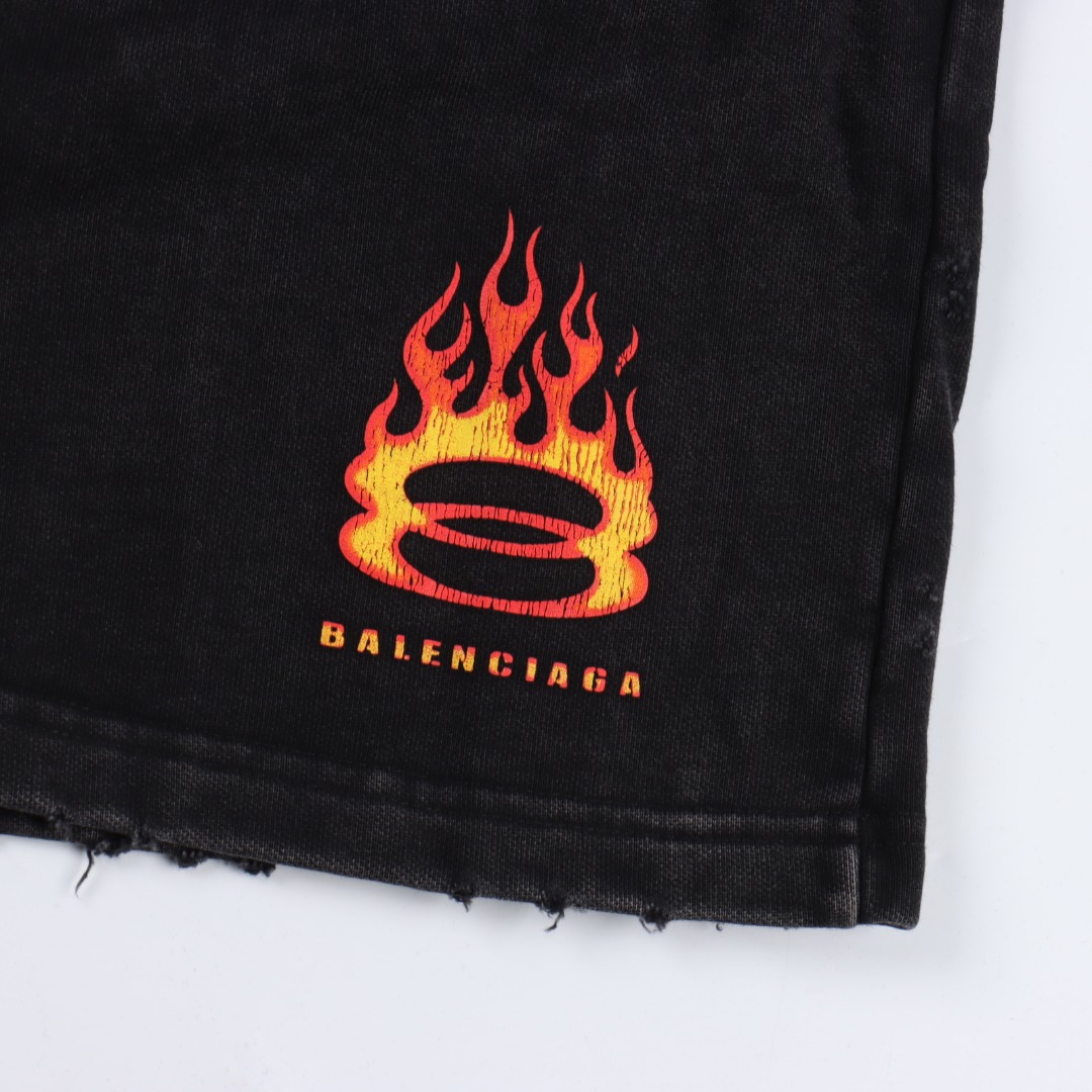 Balenciaga/巴黎世家 BLCG 25SS 双环火焰炒雪花水洗破洞短裤