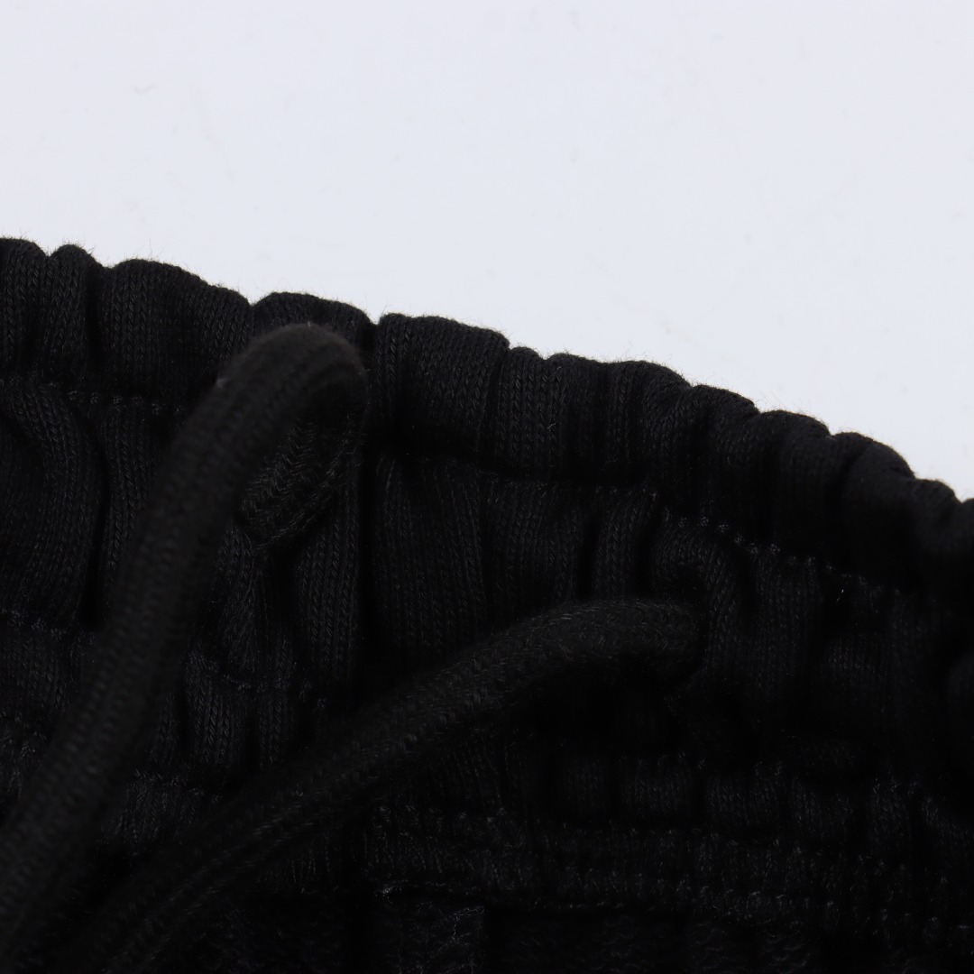 Balenciaga/巴黎世家 BLCG 25SS 曼联刺绣白条拼接短裤 黑色