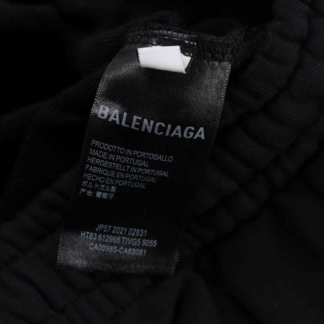 Balenciaga/巴黎世家 BLCG 25SS 曼联刺绣白条拼接短裤 黑色