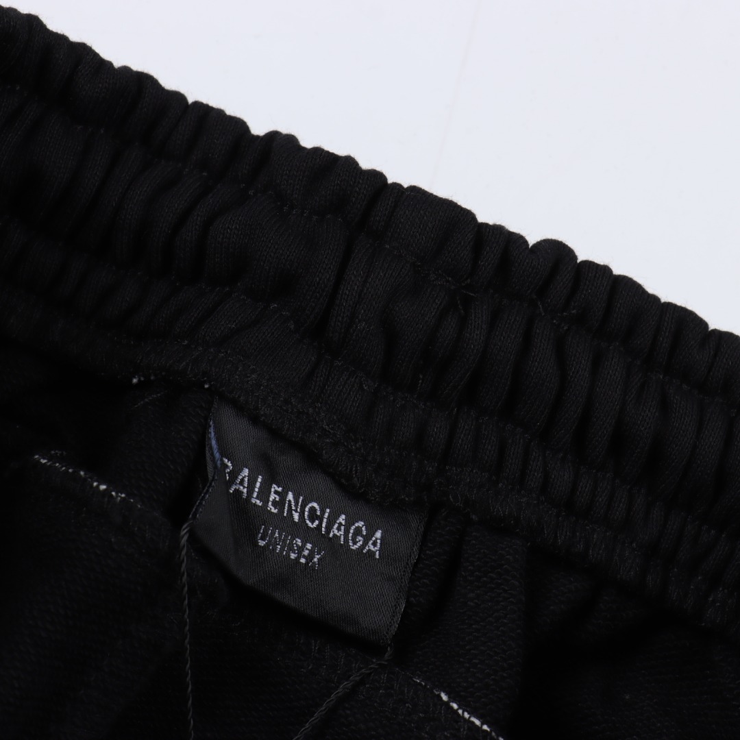 Balenciaga/巴黎世家 BLCG 25SS 曼联刺绣白条拼接短裤 黑色