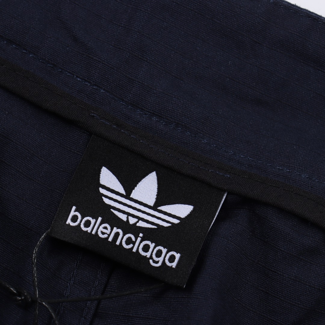 Balenciaga/巴黎世家 BLCG × AD 25SS 联名刺绣三杠藏蓝工装短裤