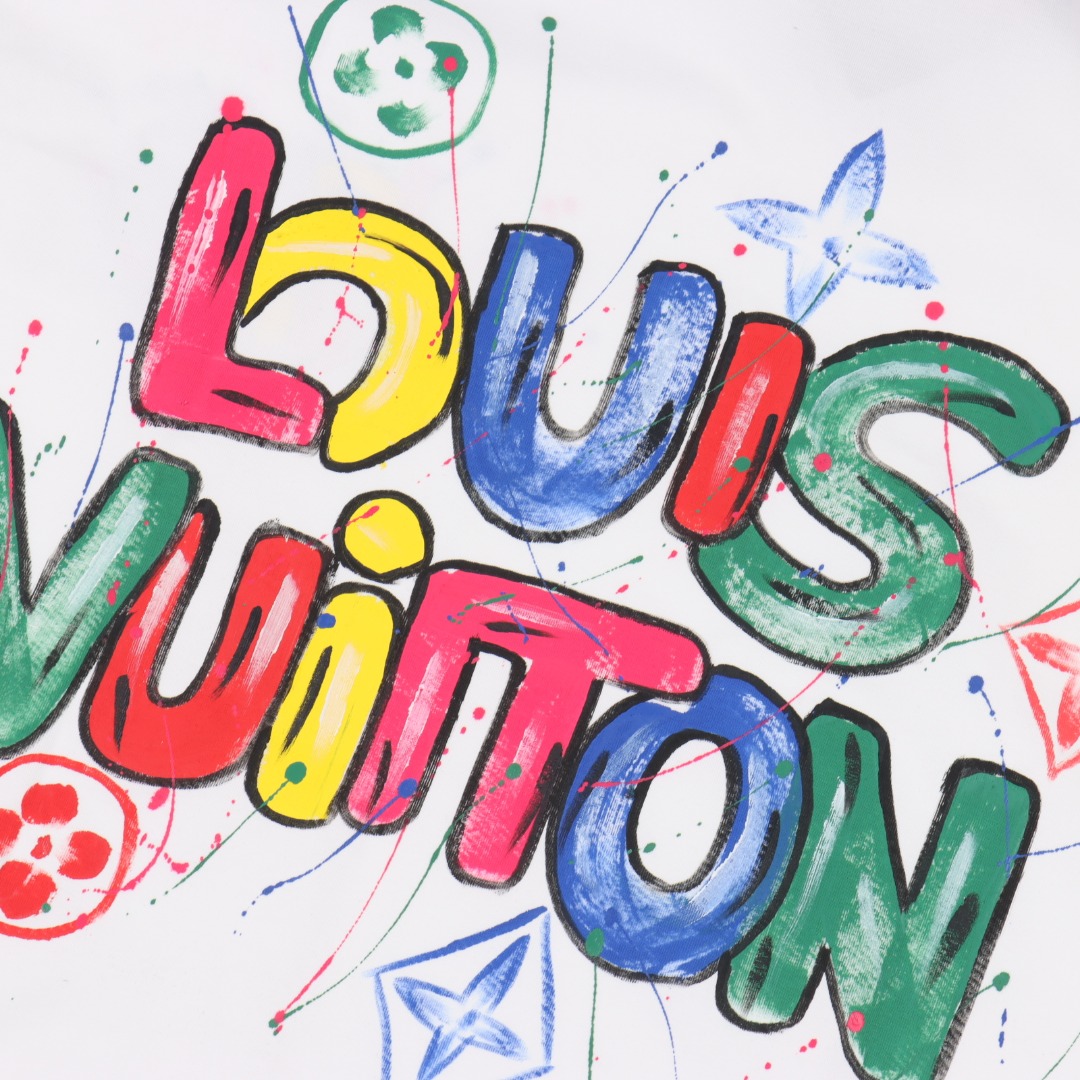 LOUIS VUITTON/路易威登 字母涂鸦手绘短袖T恤-Chinese UA Cheap High Quatity Brand Clothes Bags handbags Sneakers wholesale wholesaler seller from China Factory suppliers Fashion Clothing Shoes best Quality Beautiful Price LOUIS VUITTON/路易威登 字母涂鸦手绘短袖T恤