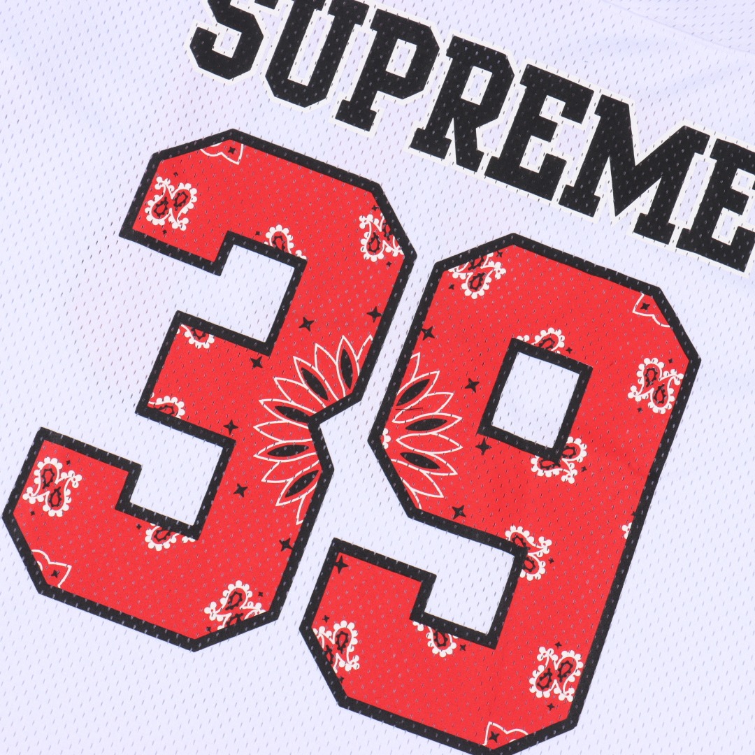 Supreme SS25 WEEK14 Bandana Football Jersey logo 腰果花元素印花图案网眼美式棒球服短袖-莆田鞋,莆田鞋货源,高仿鞋,高仿鞋货源,安福档口,莆田高仿鞋,莆田鞋批发,高仿鞋批发,莆田高仿运动鞋,高仿运动鞋,莆田运动鞋 Supreme SS25 WEEK14 Bandana Football Jersey logo 腰果花元素印花图案网眼美式棒球服短袖