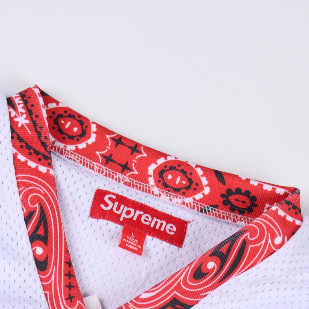 Supreme SS25 WEEK14 Bandana Football Jersey logo 腰果花元素印花图案网眼美式棒球服短袖-莆田鞋,莆田鞋货源,高仿鞋,高仿鞋货源,安福档口,莆田高仿鞋,莆田鞋批发,高仿鞋批发,莆田高仿运动鞋,高仿运动鞋,莆田运动鞋 Supreme SS25 WEEK14 Bandana Football Jersey logo 腰果花元素印花图案网眼美式棒球服短袖