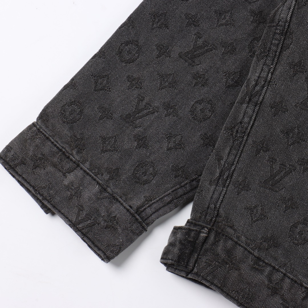 Louis Vuitton/路易威登1V 25FW 满印老花灰提花牛仔夹克灰色-Chinese UA Cheap High Quatity Brand Clothes Bags handbags Sneakers wholesale wholesaler seller from China Factory suppliers Fashion Clothing Shoes best Quality Beautiful Price Louis Vuitton/路易威登1V 25FW 满印老花灰提花牛仔夹克灰色