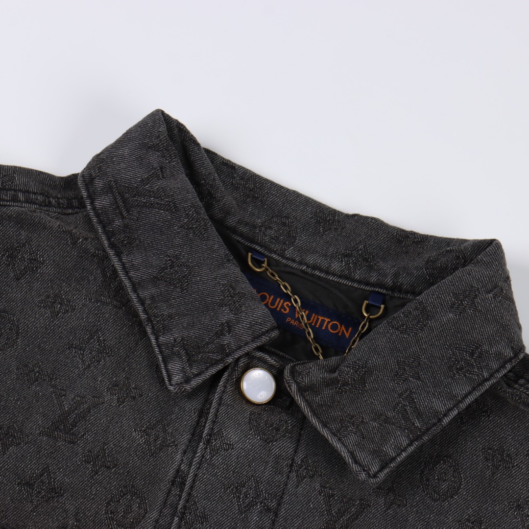 Louis Vuitton/路易威登1V 25FW 满印老花灰提花牛仔夹克灰色-Chinese UA Cheap High Quatity Brand Clothes Bags handbags Sneakers wholesale wholesaler seller from China Factory suppliers Fashion Clothing Shoes best Quality Beautiful Price Louis Vuitton/路易威登1V 25FW 满印老花灰提花牛仔夹克灰色