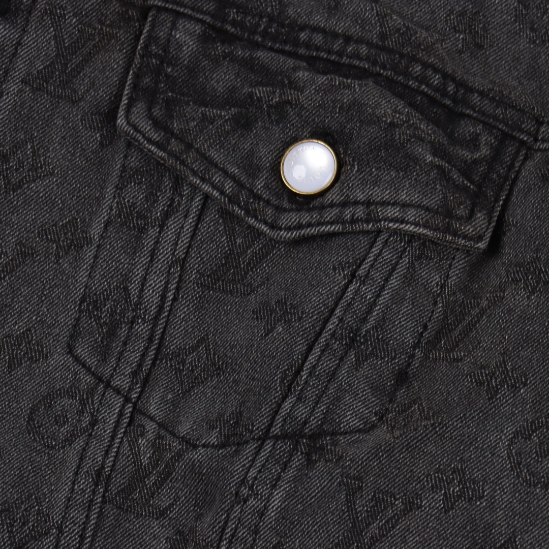 Louis Vuitton/路易威登1V 25FW 满印老花灰提花牛仔夹克灰色-Chinese UA Cheap High Quatity Brand Clothes Bags handbags Sneakers wholesale wholesaler seller from China Factory suppliers Fashion Clothing Shoes best Quality Beautiful Price Louis Vuitton/路易威登1V 25FW 满印老花灰提花牛仔夹克灰色