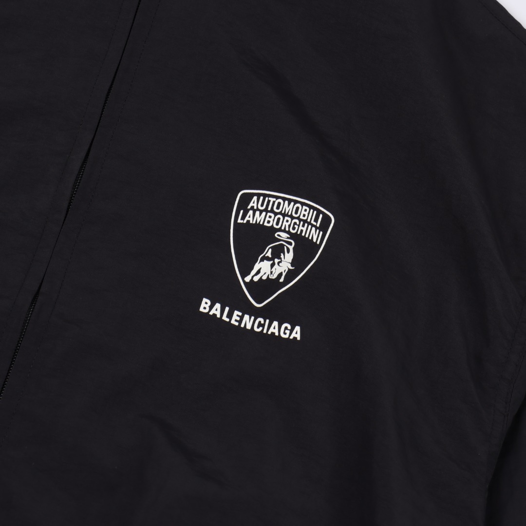 Balenciaga/巴黎世家 BLCG 25FW 71兰博基尼联名印花防水运动外套-Chinese UA Cheap High Quatity Brand Clothes Bags handbags Sneakers wholesale wholesaler seller from China Factory suppliers Fashion Clothing Shoes best Quality Beautiful Price Balenciaga/巴黎世家 BLCG 25FW 71兰博基尼联名印花防水运动外套