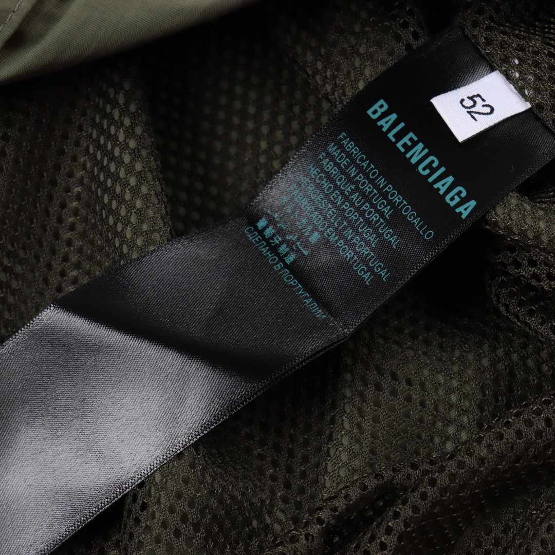 Balenciaga/ 巴黎世家 BLCG 25FW 双B黑胶带墨绿防水冲锋衣夹克