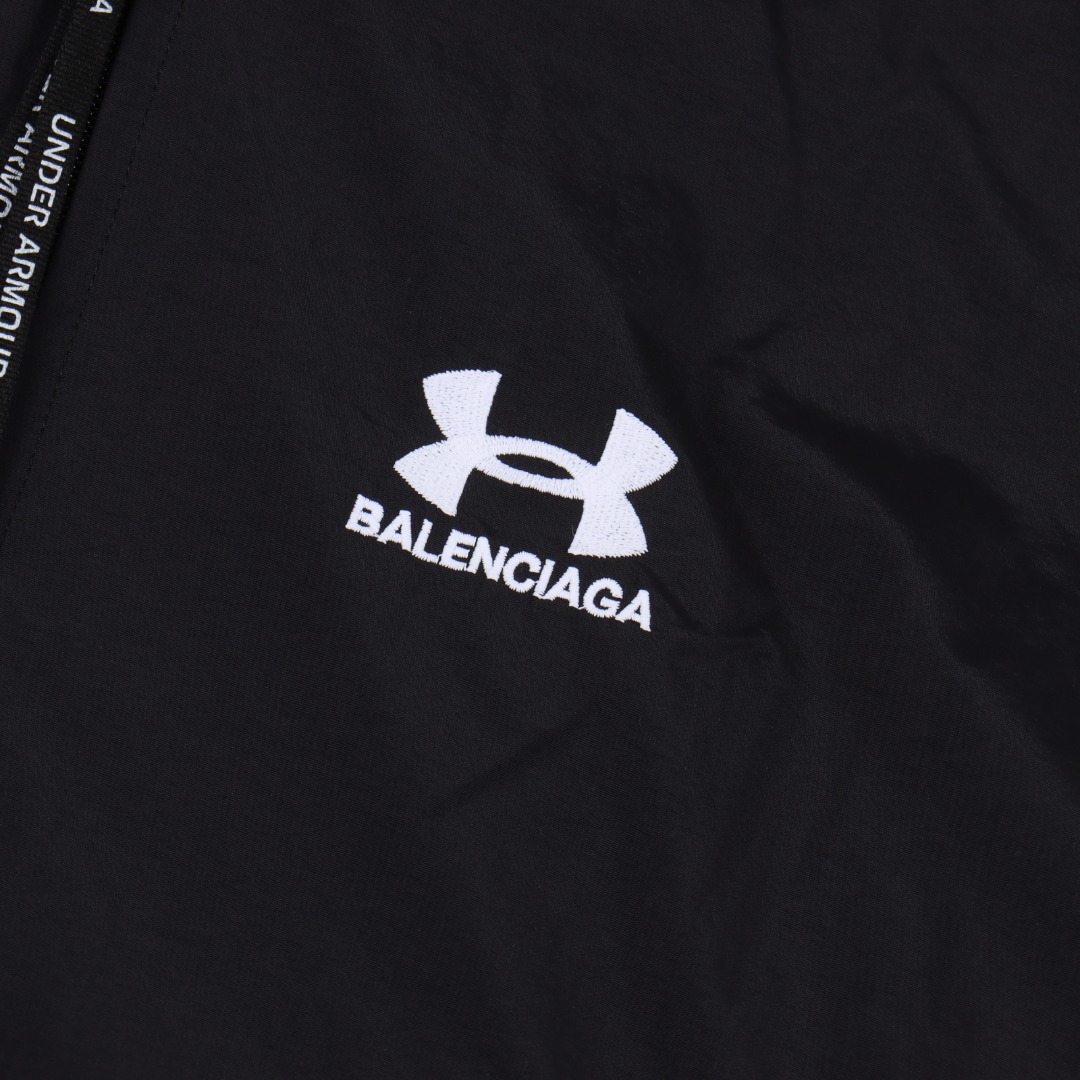 Balenciaga x Under Armour 巴黎世家 安德玛 BLCG × UA 25SS 跨界联名雾霾蓝正反穿冲锋衣夹克