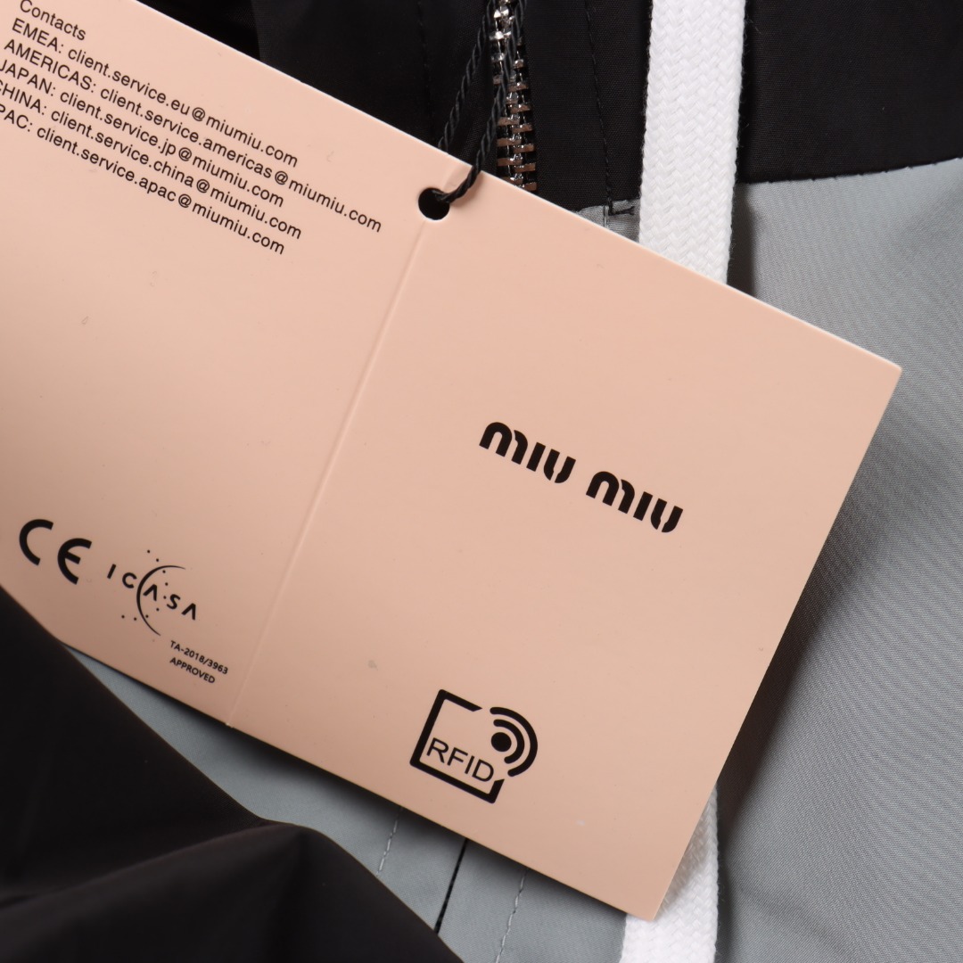 MIU MIU缪缪 25FW 撞色拼接冲锋衣夹克